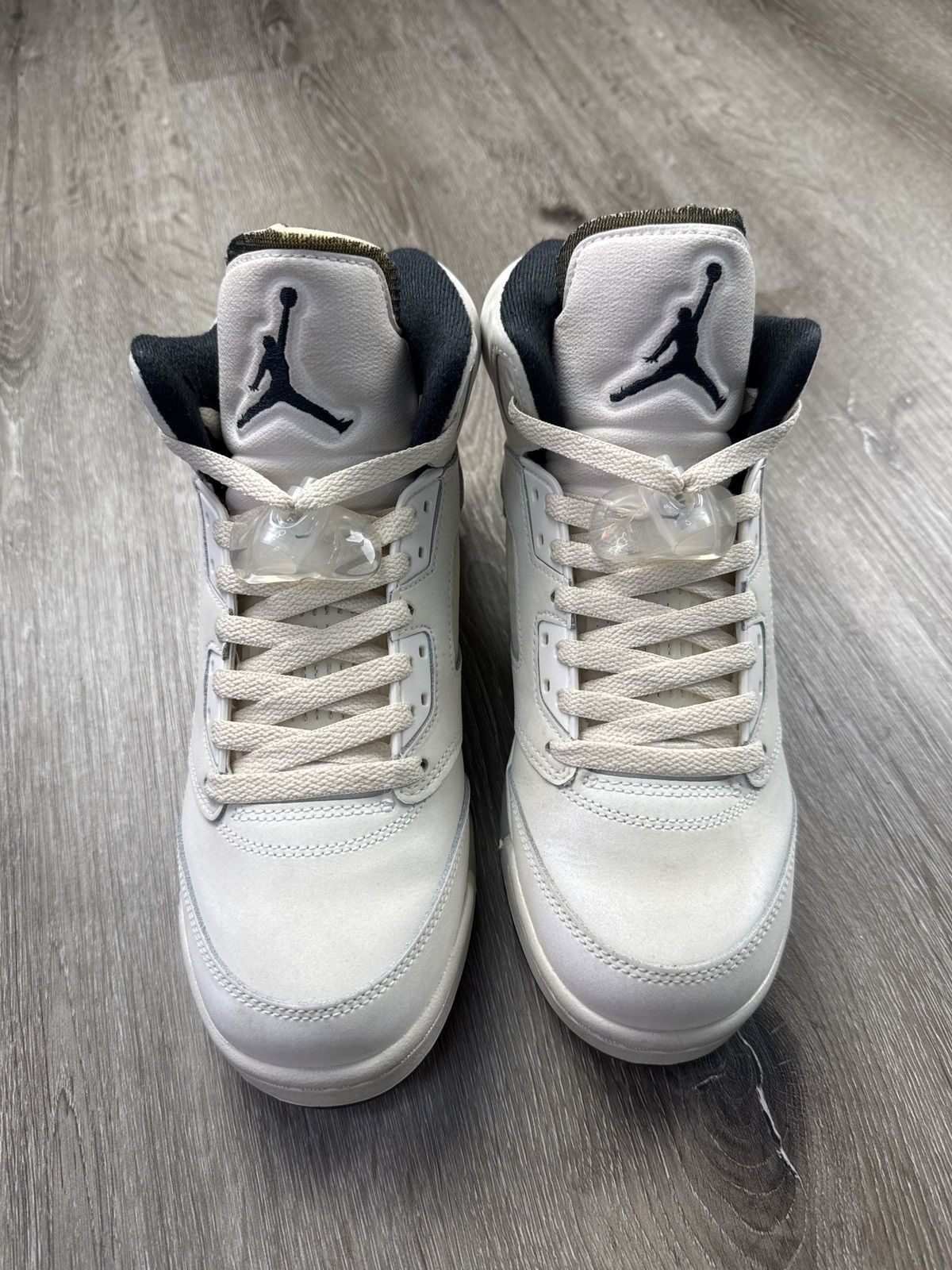 Jordan Brand Air Jordan 5 SE “Sail” GS **PRE-OWNED** Size US 7 / EU 40 - 3 Thumbnail