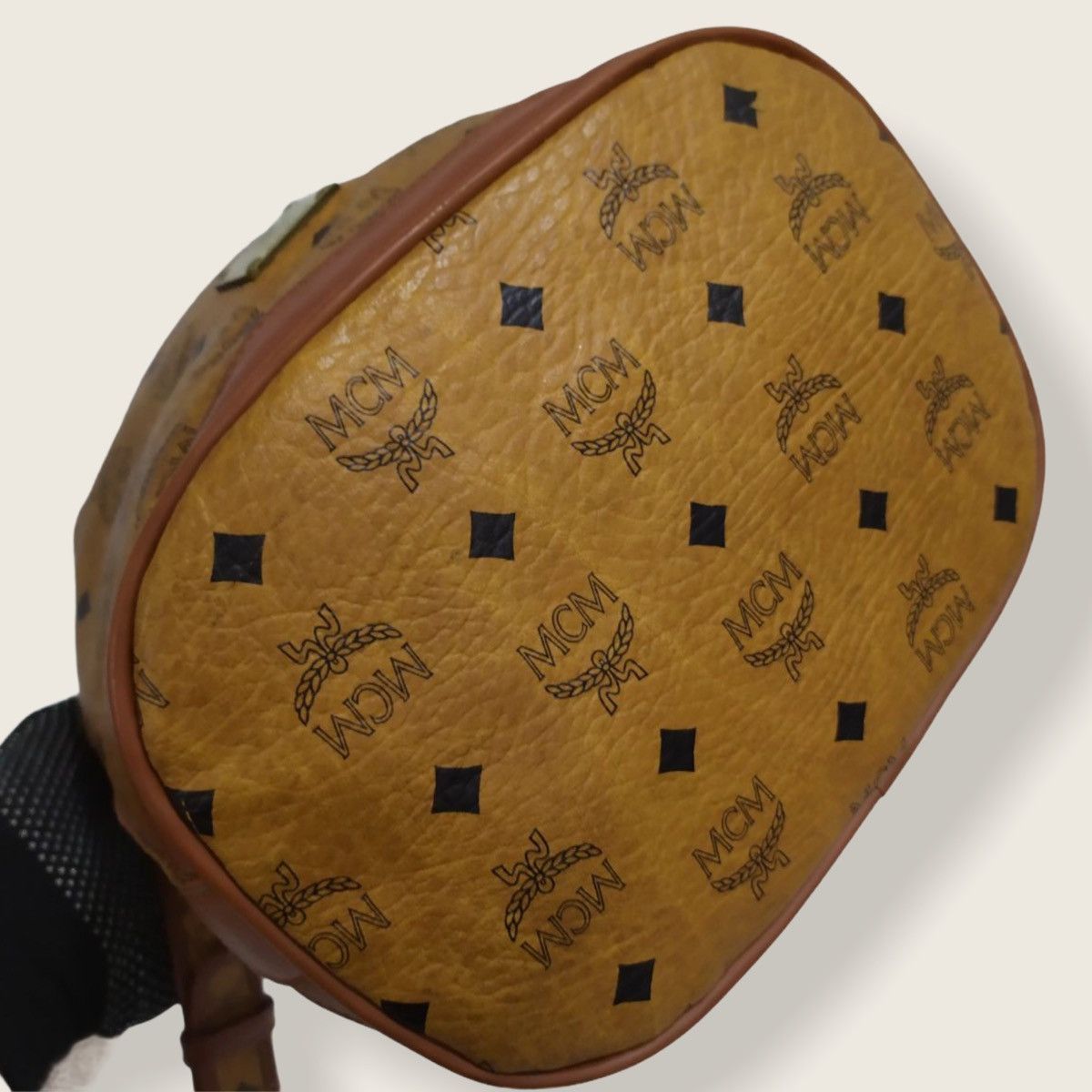 MCM AUTHENTIC MCM BUCKET DRAWSTRING SHOULDER BAG Size ONE SIZE - 5 Thumbnail