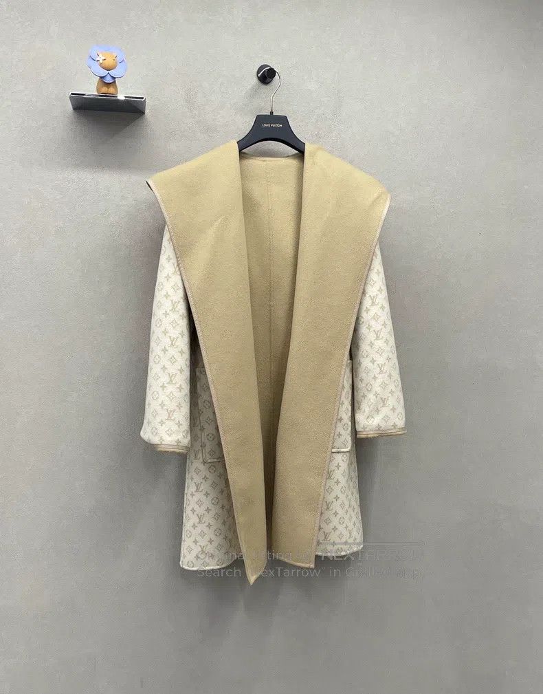 Louis Vuitton Louis Vuitton Beige reversible coat Size XXS / US 00 / IT 34 - 3 Thumbnail