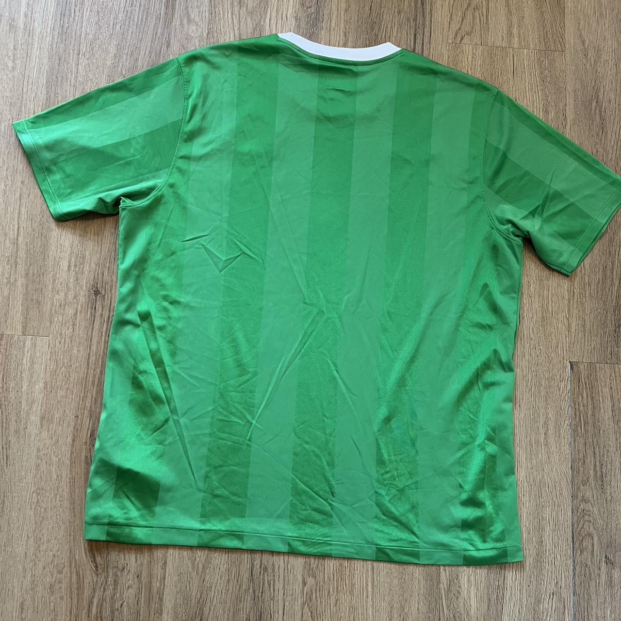 Umbro 2010-12 Northern Ireland Home Football Shirt Umbro Size US L / EU 52-54 / 3 - 2 Thumbnail