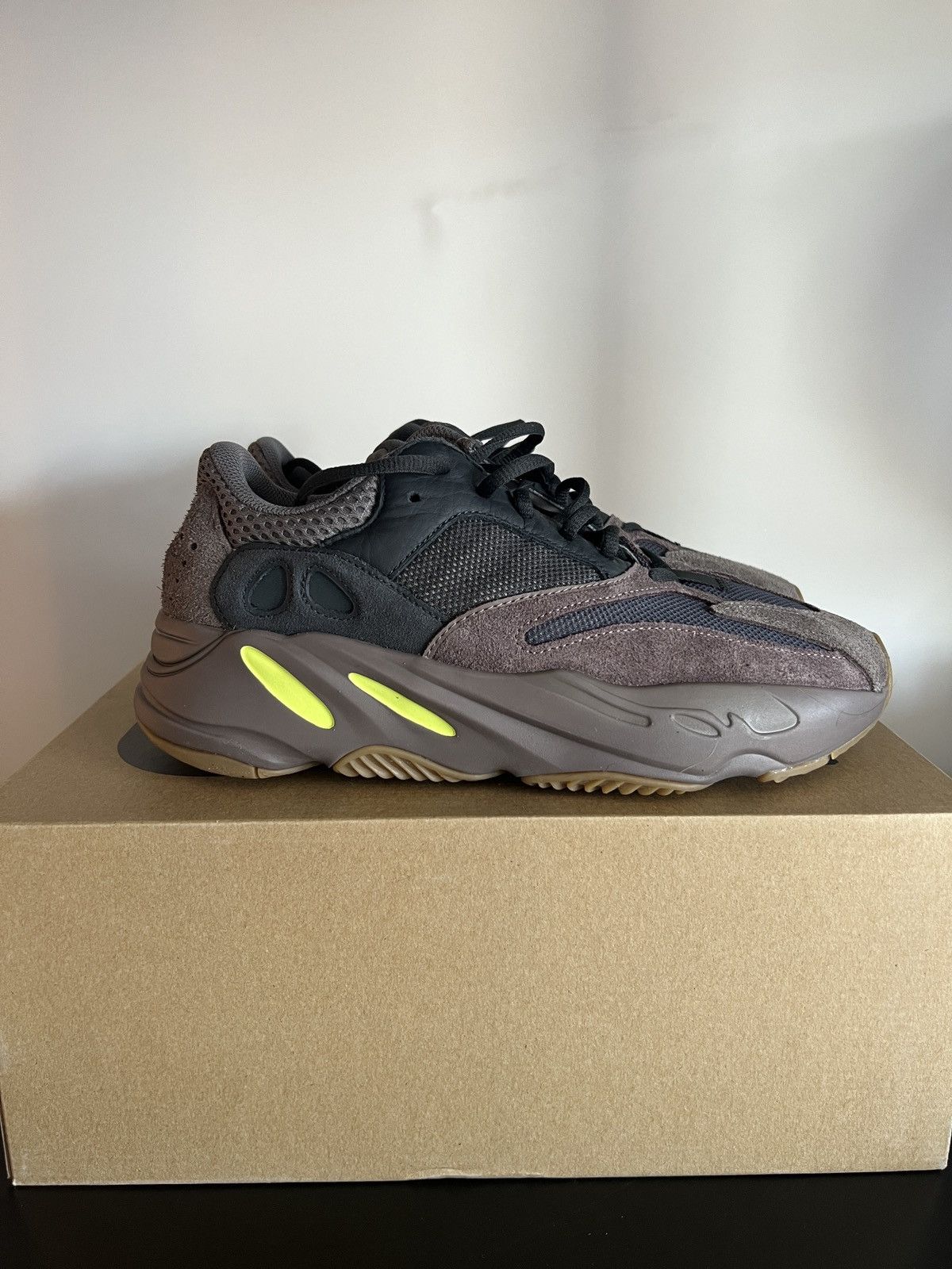 Adidas YEEZY BOOST 700 MAUVE Size US 8.5 / EU 41-42 - 2 Thumbnail