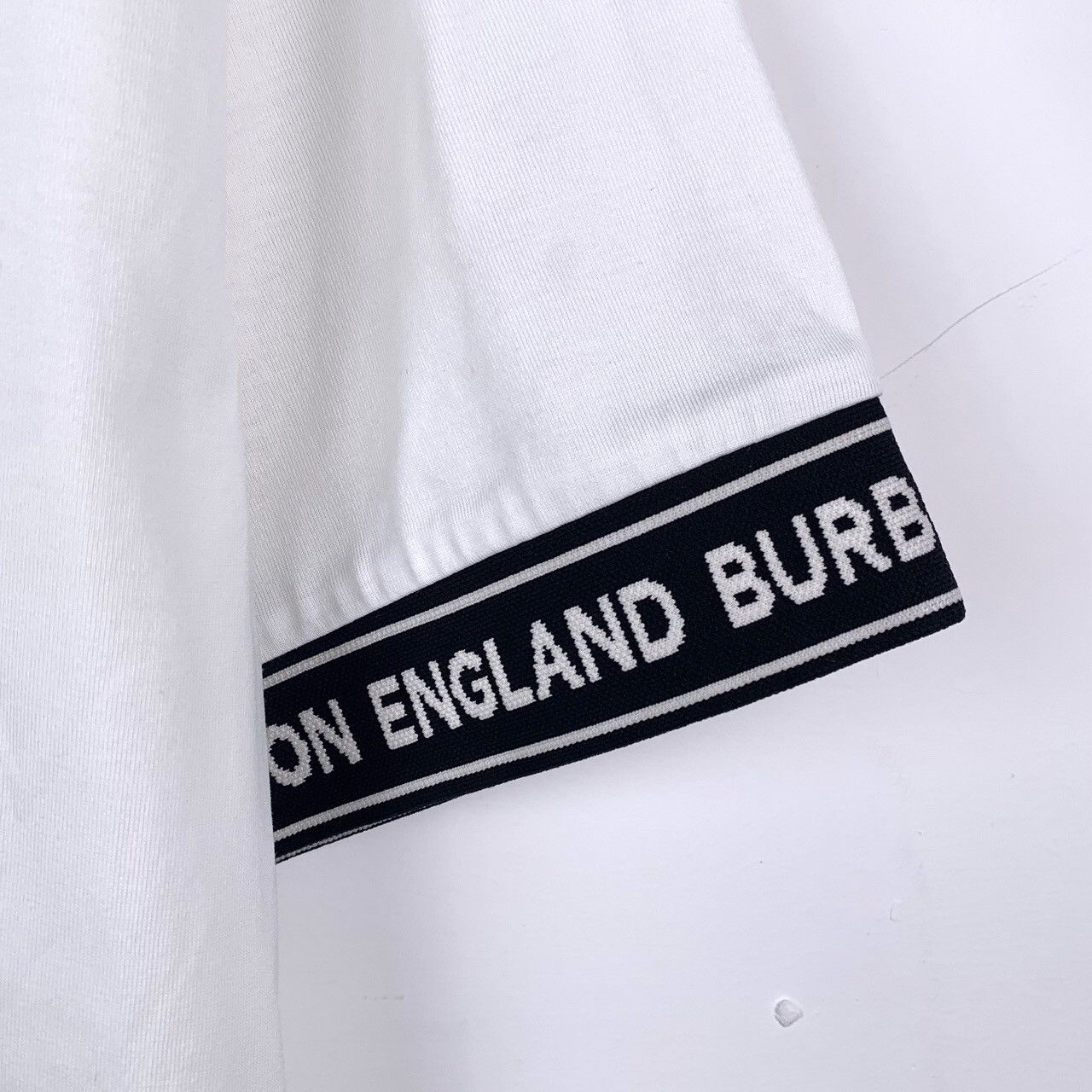 Burberry Burberry White Cotton Logo Tape Short Sleeve T-Shirt K26WX Size XXS / US 00 / IT 34 - 4 Thumbnail