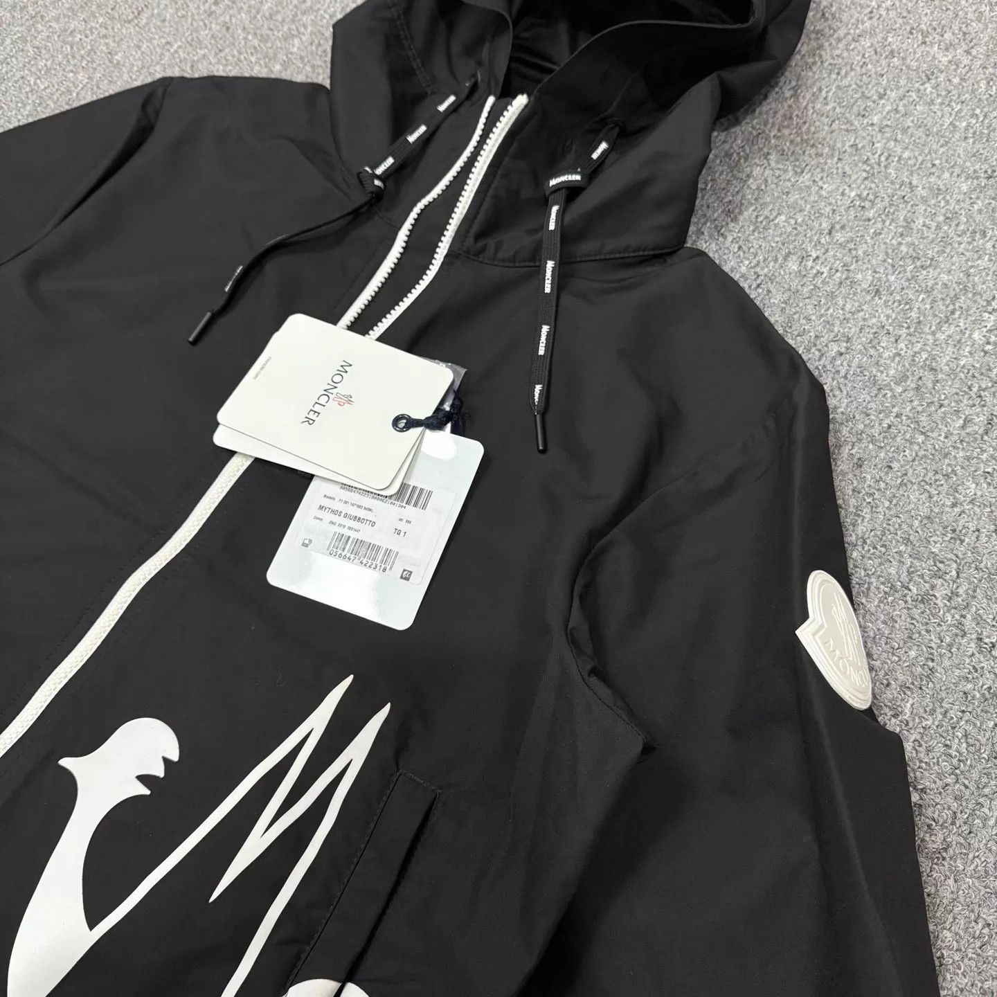 Moncler Moncler Black Printed Nylon Jacket Unused with Tags Size 1 Size US S / EU 44-46 / 1 - 3 Thumbnail