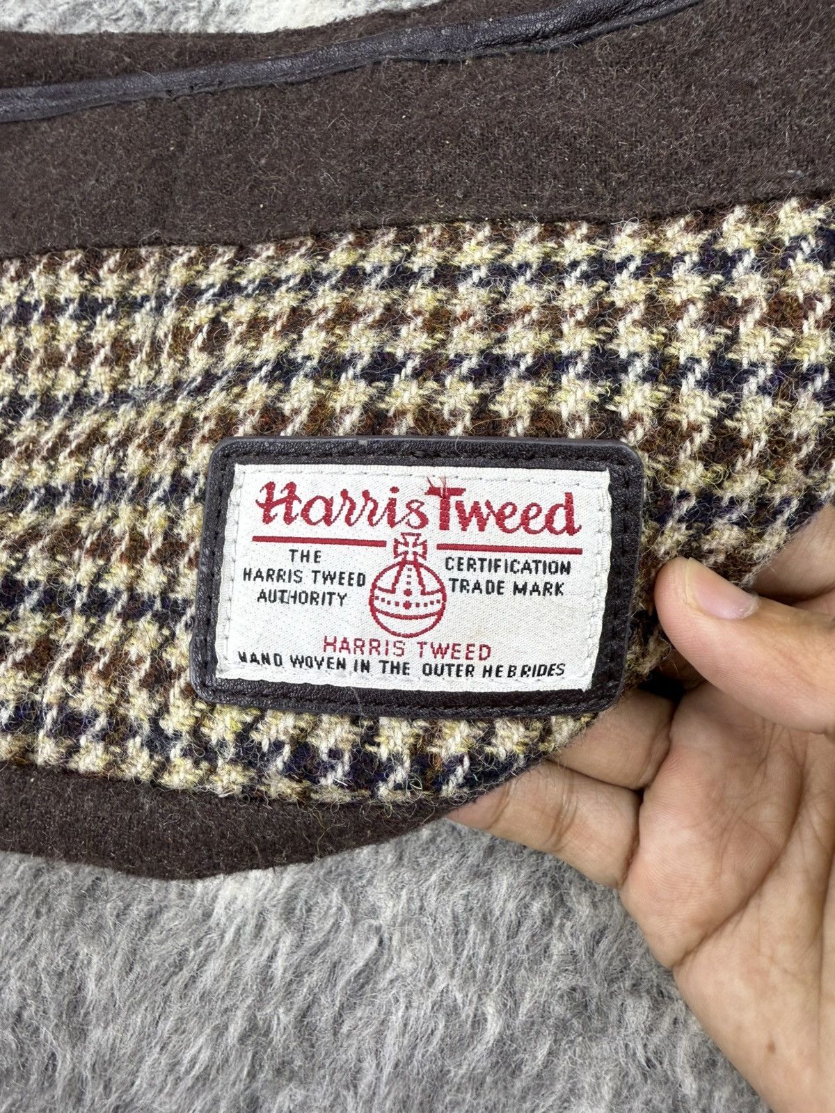 Harris Tweed × Japanese Brand Harris Tweed x Closshi Wool Banana Sling Bag Size ONE SIZE - 2 Thumbnail