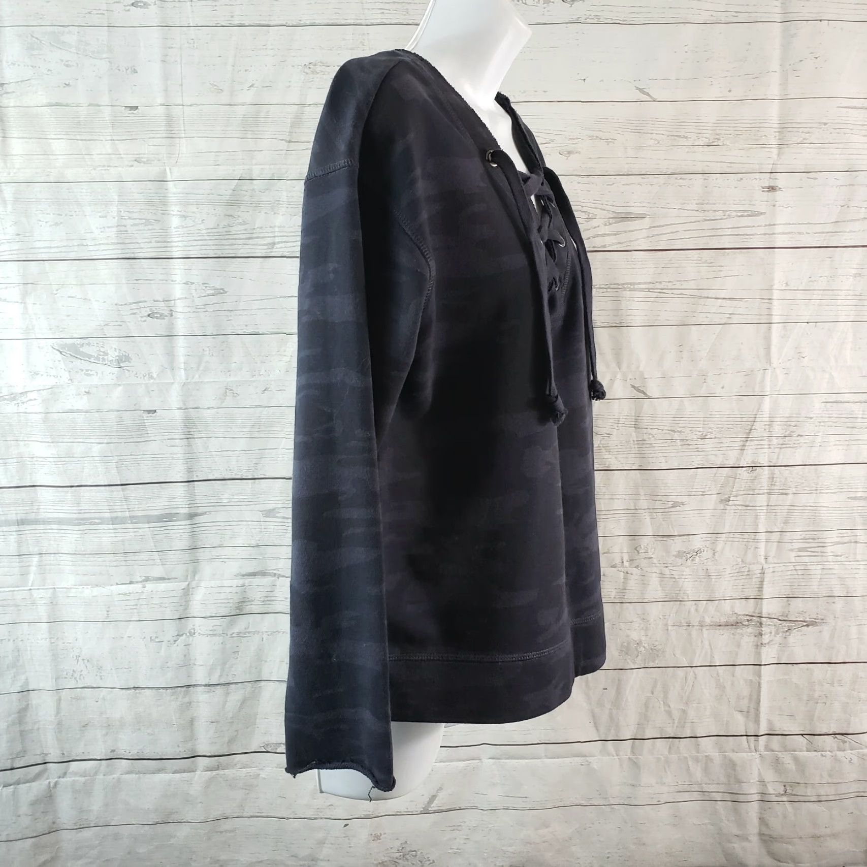 Sanctuary Sanctuary Womens Sweatshirt Size Small Black Blue Camo Long Sleeve Lace Up Pullover Shirt Womens Vintage: No (adjust to rules) Size S / US 4 / IT 40 - 3 Thumbnail