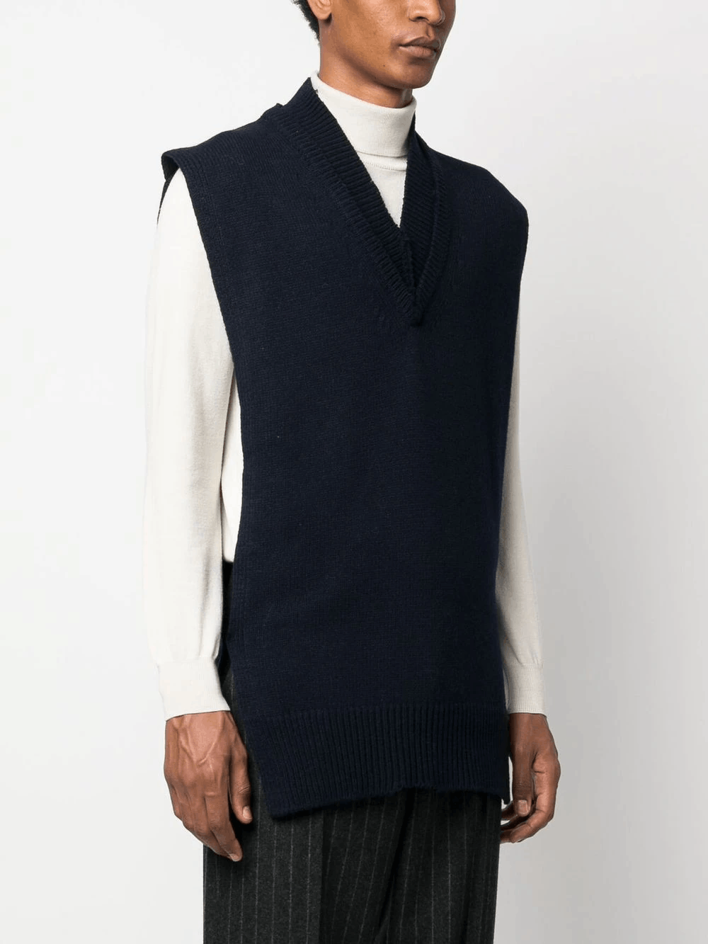 Maison Margiela o1y1124 V-Neck Vest In Midnight Blue Size US M / EU 48-50 / 2 - 3 Thumbnail