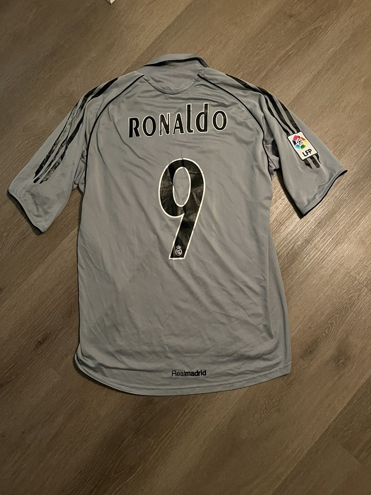 Adidas 2005-2006 Real Madrid Ronaldo R9 Grey Kit | Grailed