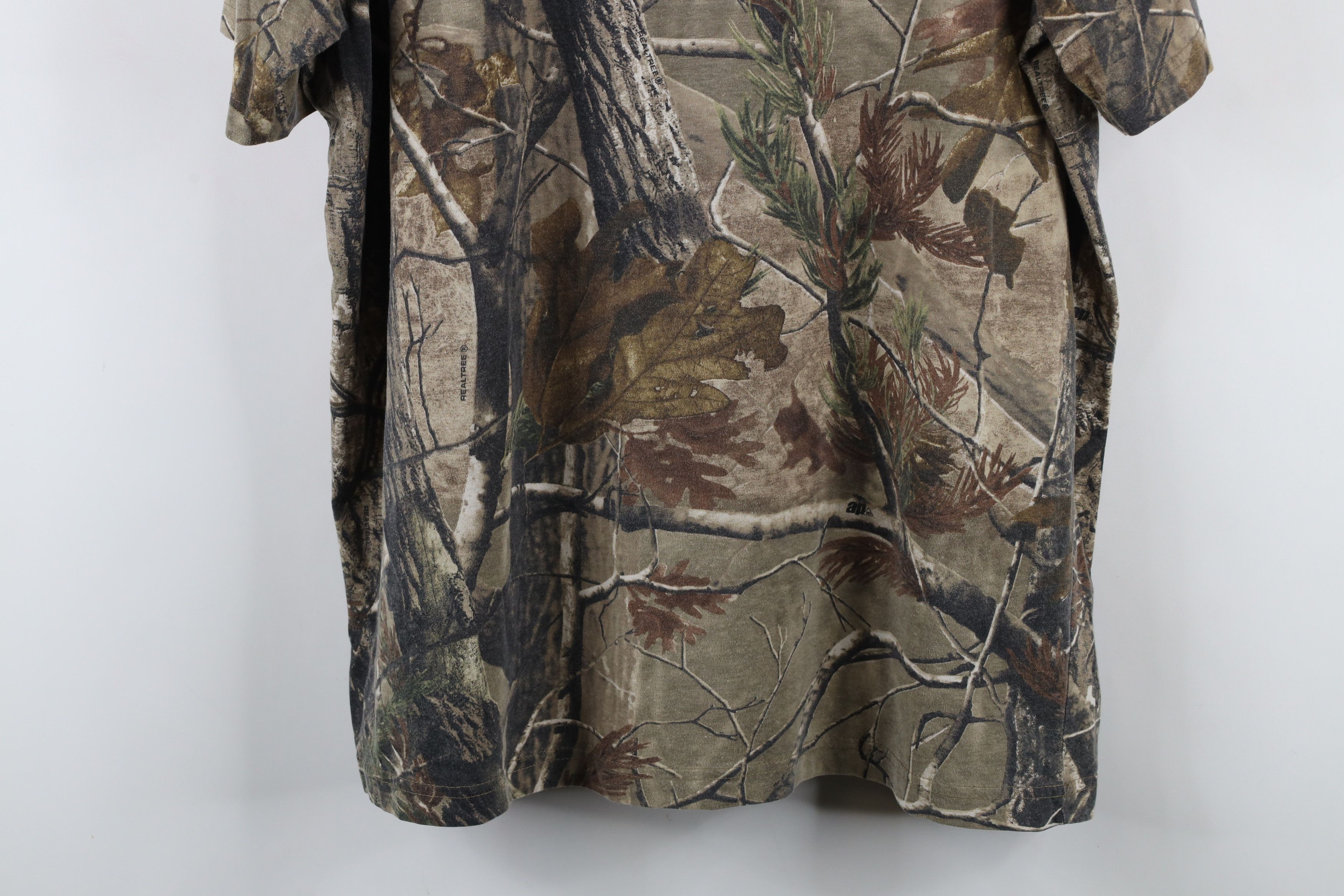 Vintage Vintage Streetwear Realtree Camouflage Short Sleeve T-Shirt Size US XL / EU 56 / 4 - 10 Thumbnail