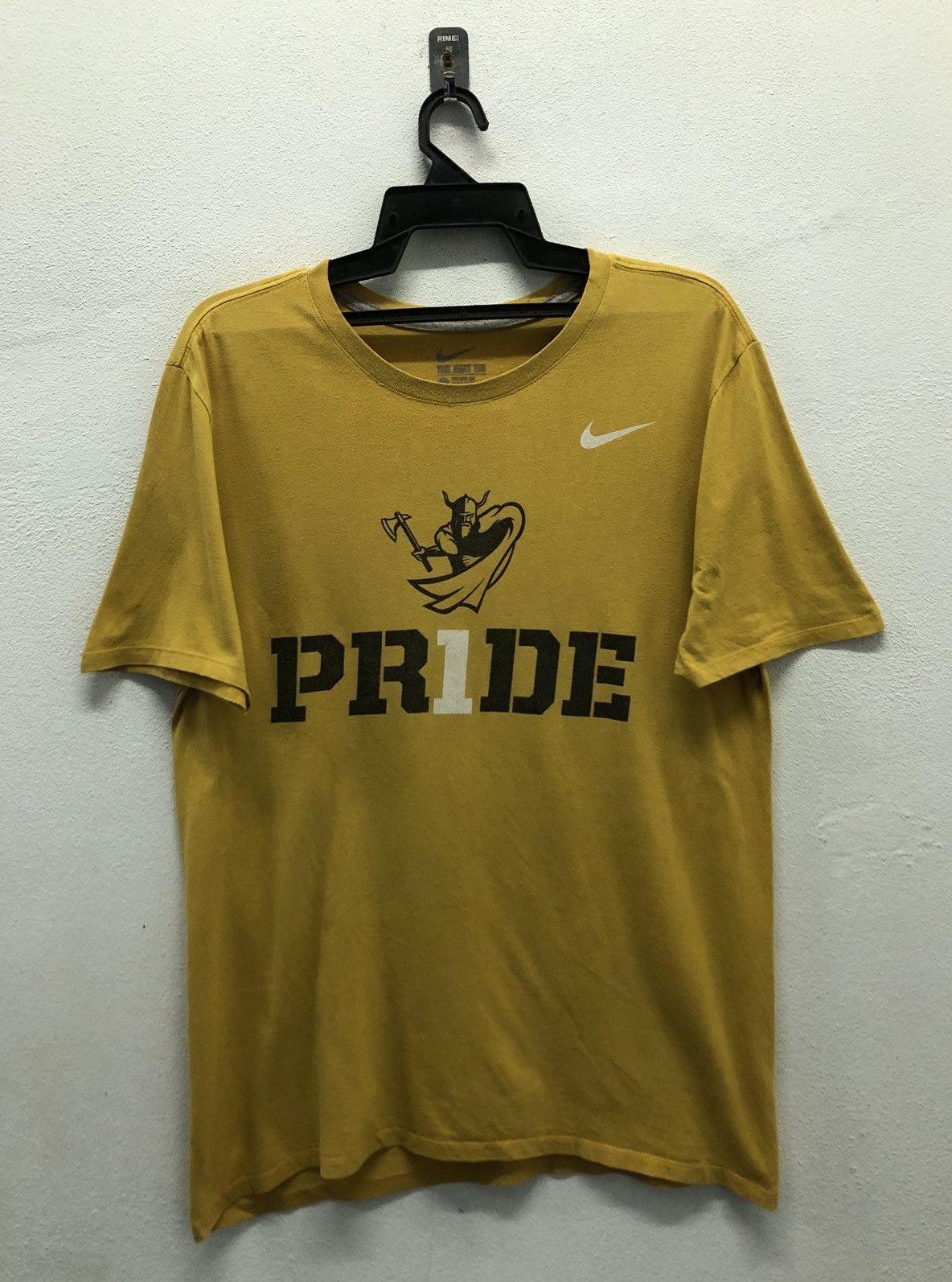 Nike The Nike Tee Nike PR1DE T-Shirt Size US L / EU 52-54 / 3 - 1 Thumbnail