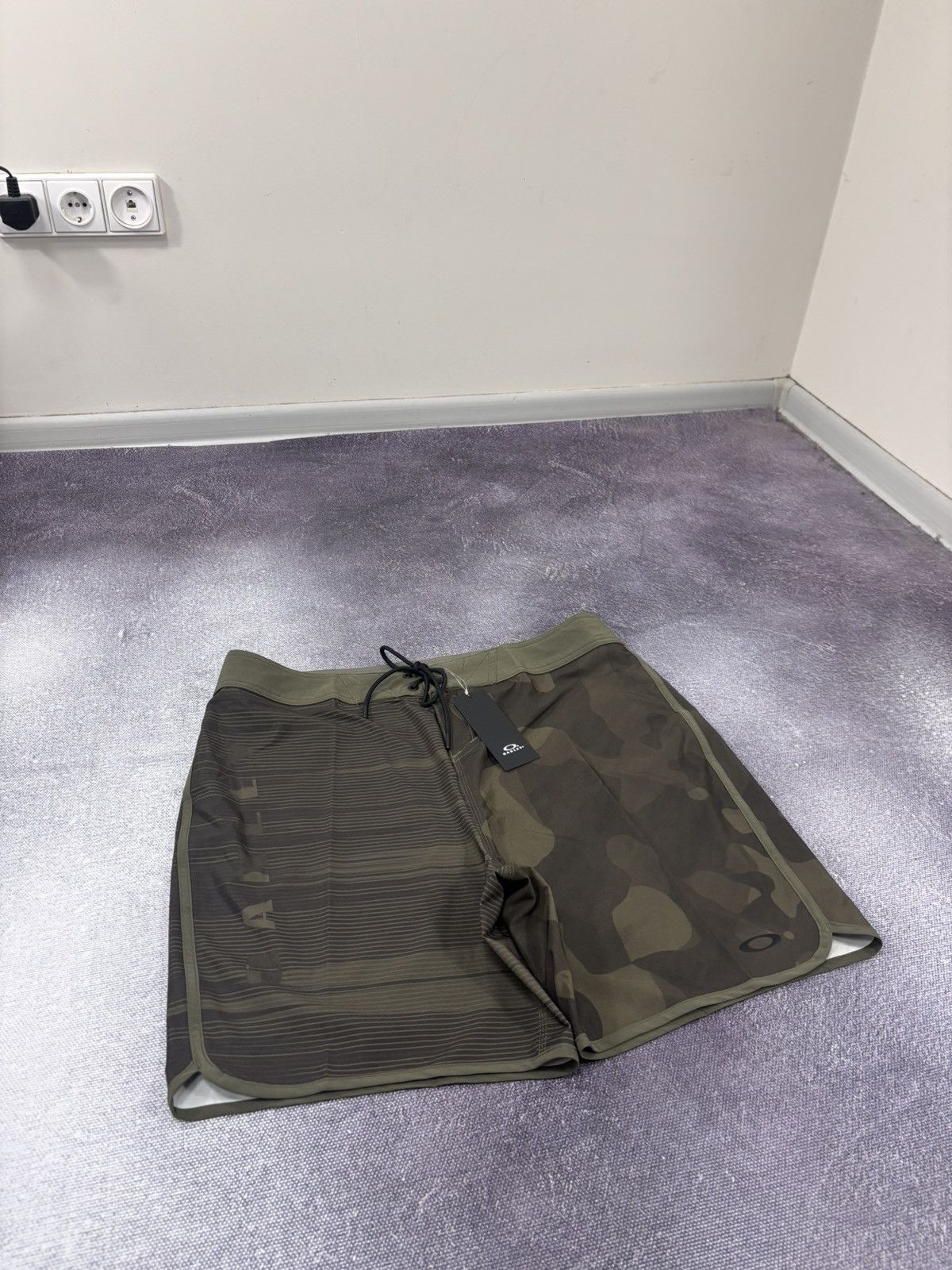 Oakley Oakley Utah Camo Mash 19" NWT Men’s Board Shorts Size US 36 / EU 52 - 5 Thumbnail