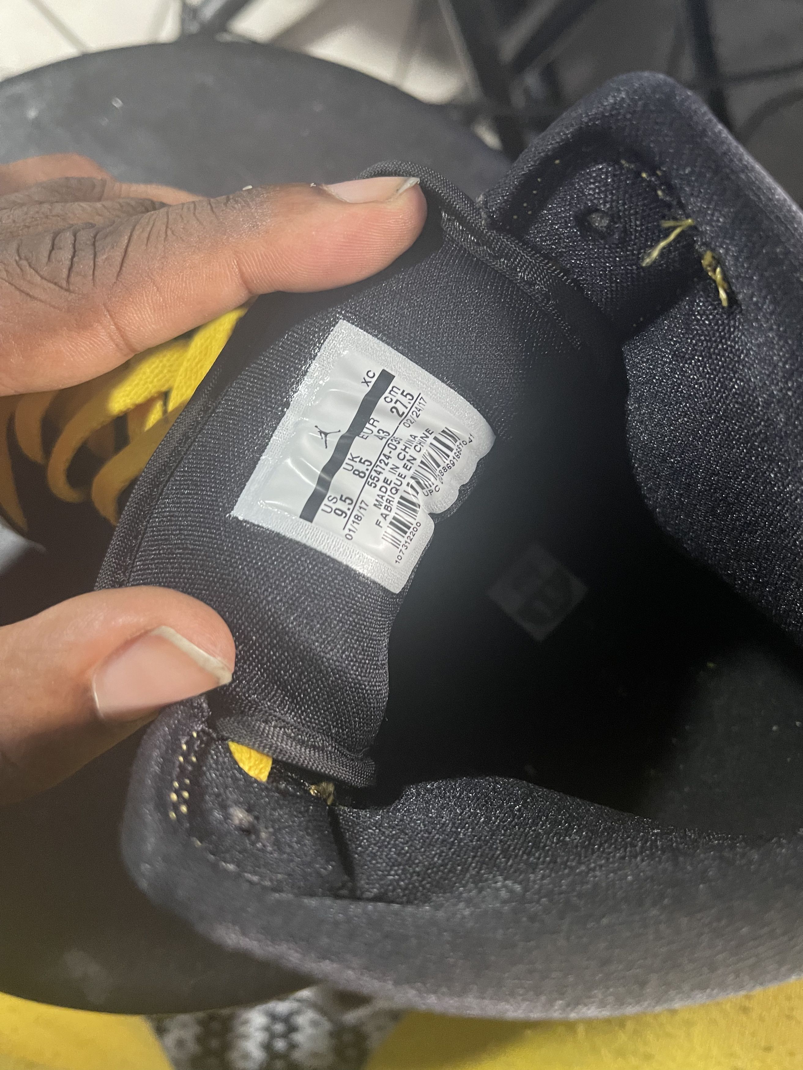 Jordan Brand Air Jordan 1 Mid “New Love” (2017) – 554724-035 Size 9.5 Size US 9.5 / EU 42-43 - 9 Thumbnail