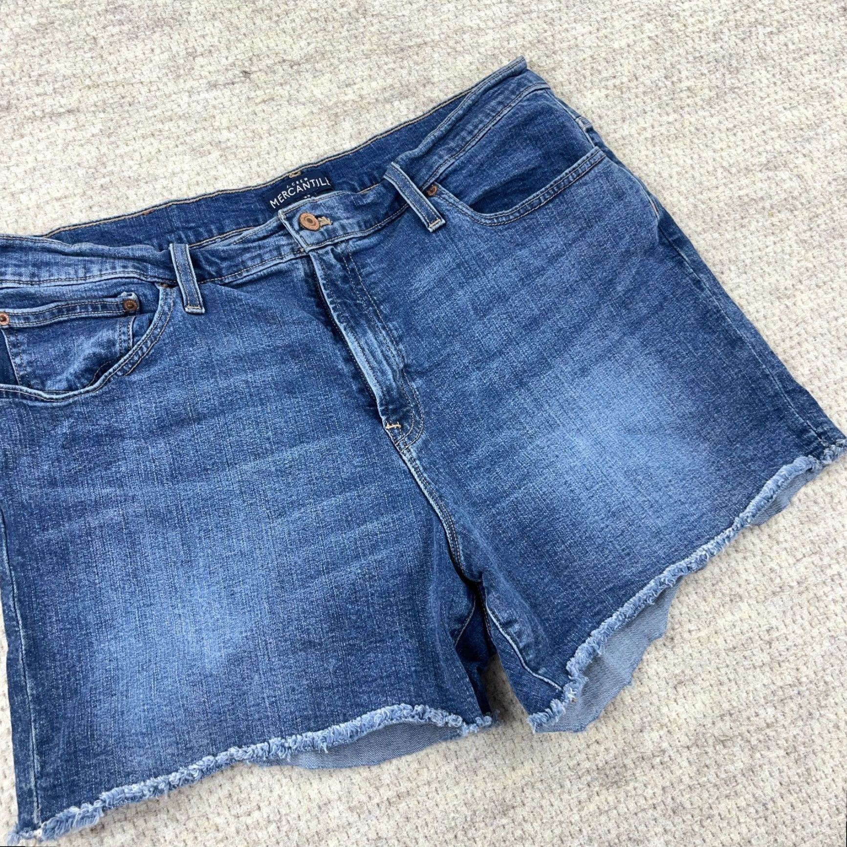 J.Crew J. Crew Mercantile Shorts Men 33 Bermuda Denim 11 Inseam Blue Pockets Belt Loops Zip Front Regular Mid Rise Casual Size US 33 - 3 Thumbnail