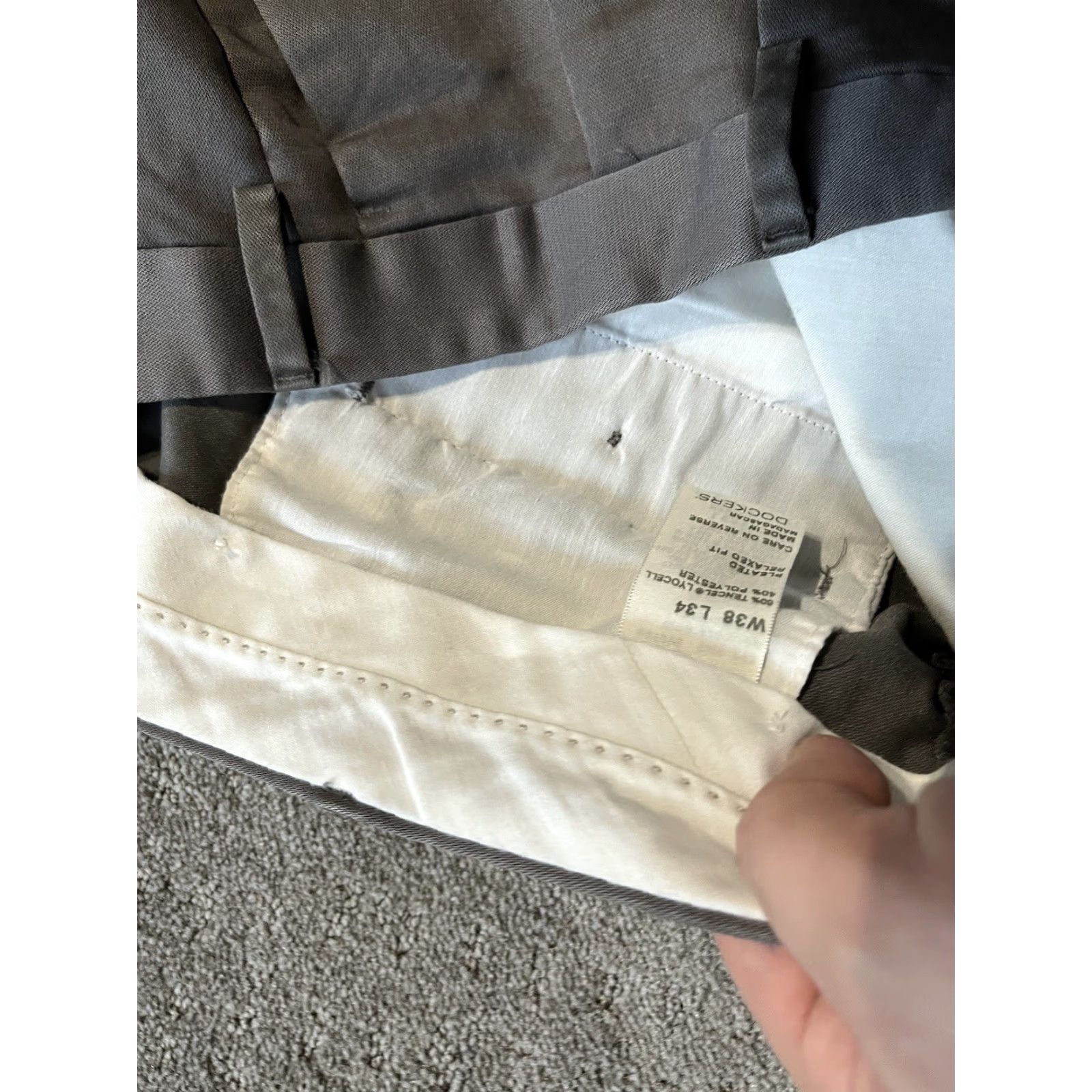 Dockers DOCKERS Premium Pleated Dress Khakis Pants 38x31 Relaxed Fit Tencel Polyester Pants Mens Regular Gray Size US 38 / EU 54 - 6 Thumbnail