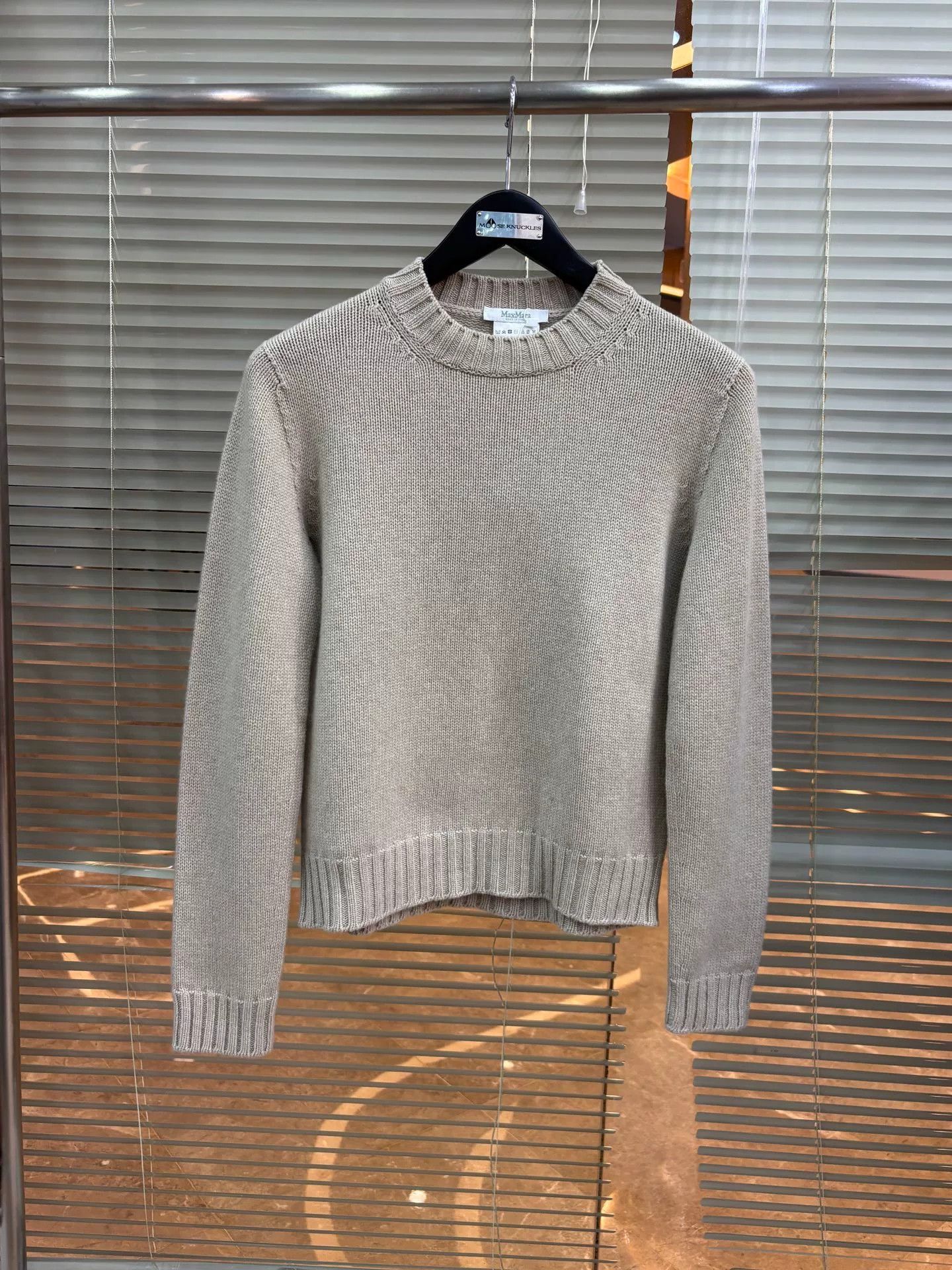 Max Mara MaxMara Short Light Beige Sweater Size S / US 4 / IT 40 - 1 Thumbnail