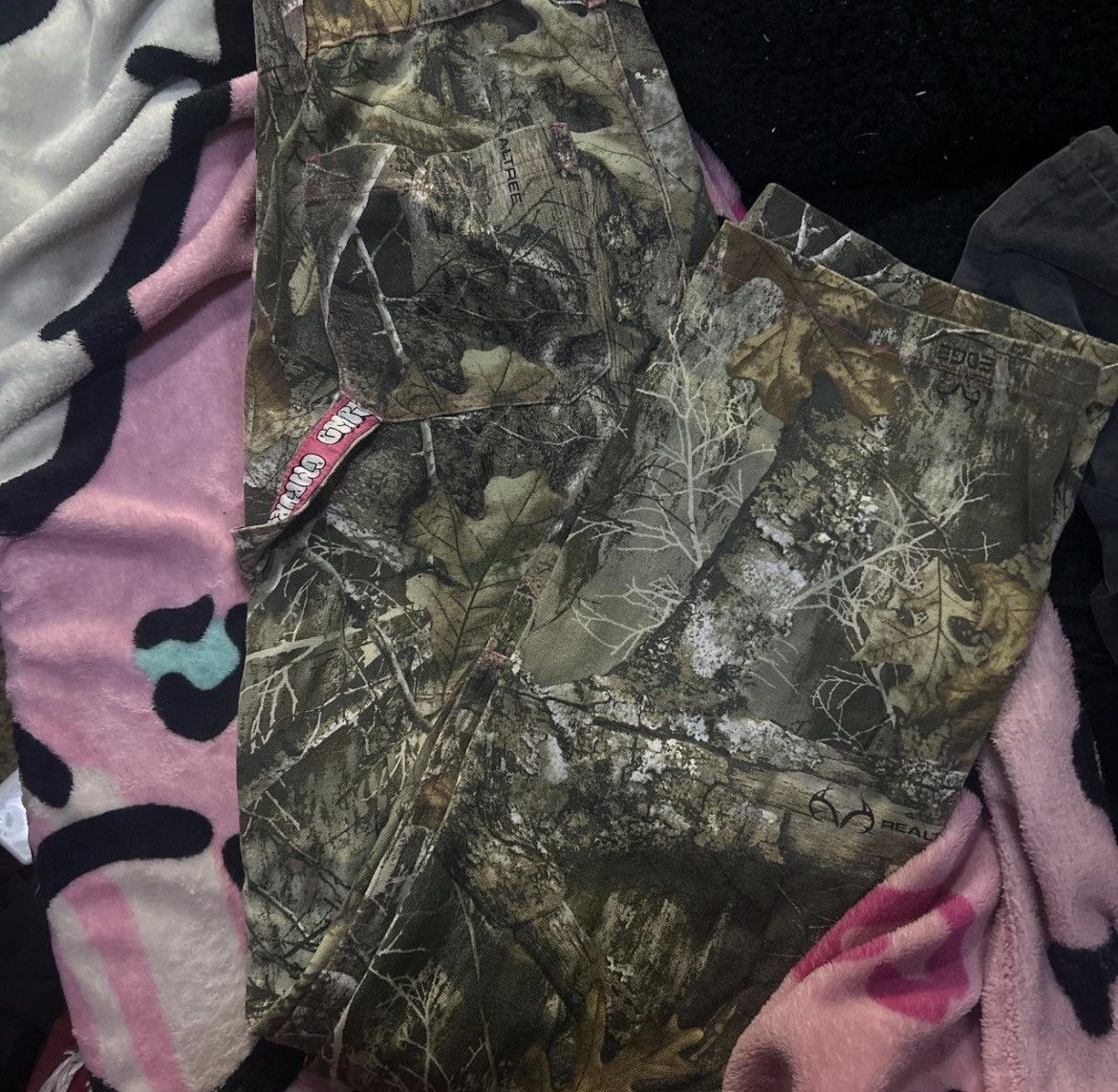 Empyre empyre x realtree cargo pants with pink stitch Size 27" / US 4 / IT 40 - 1 Thumbnail