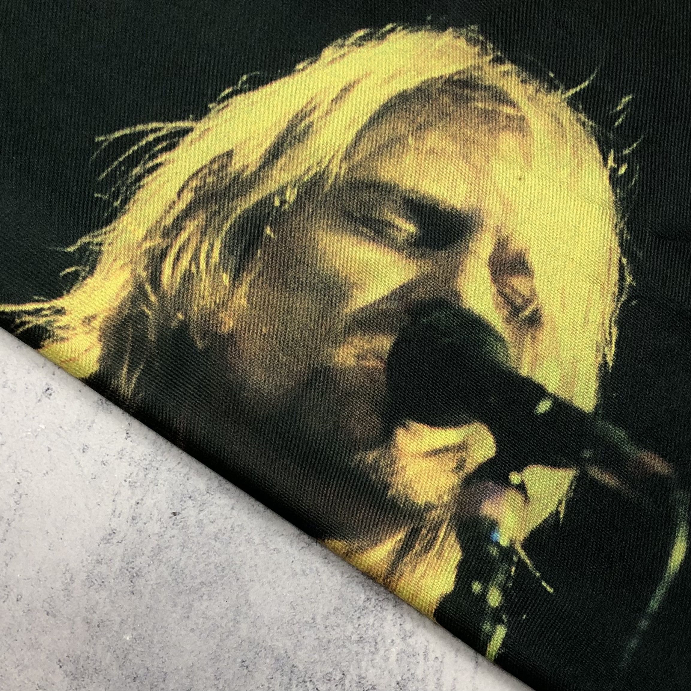Band Tees 2007 Kurt Cobain The End of Music Tapestry Poster Size ONE SIZE - 2 Thumbnail
