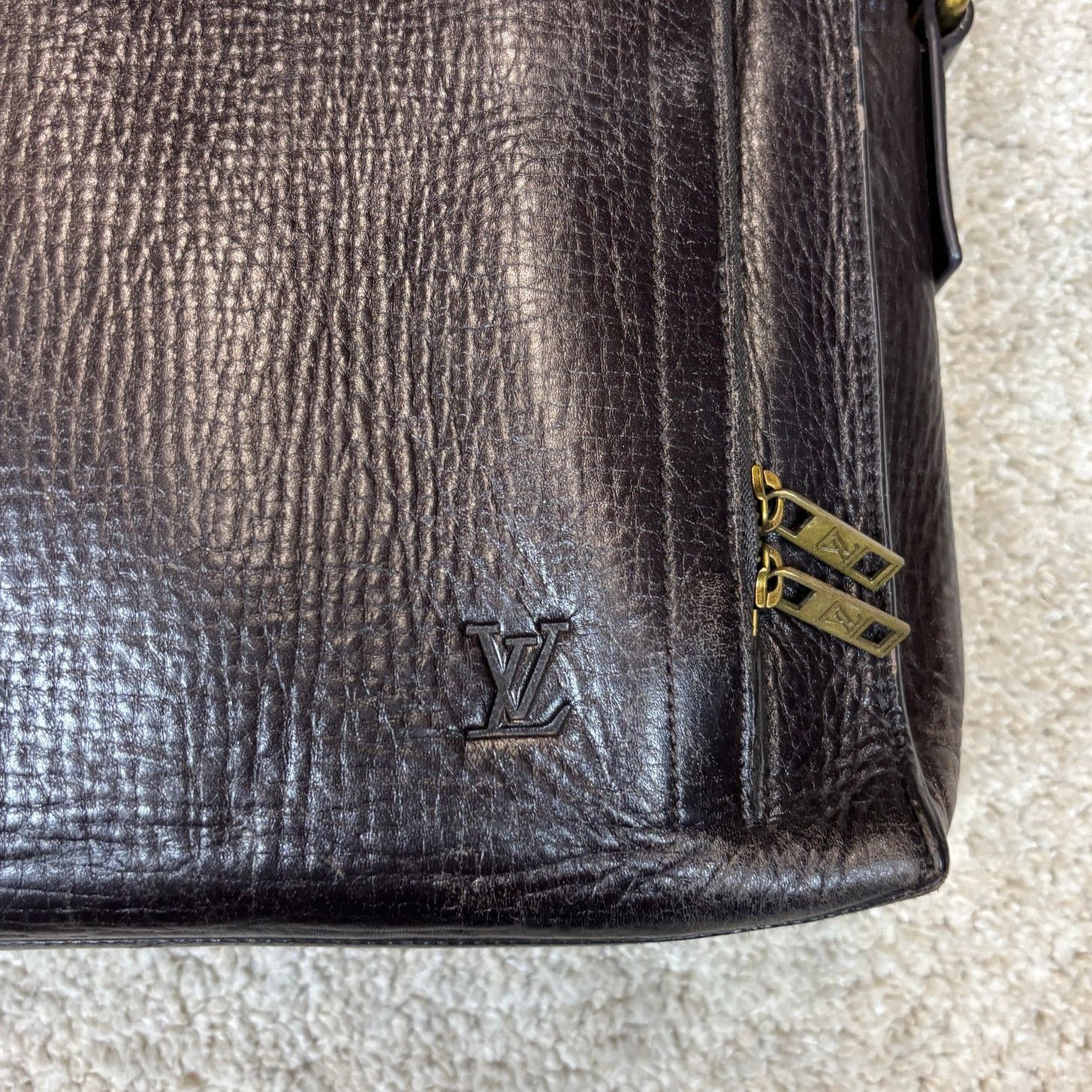 Louis Vuitton Louis Vuitton Taiga Brown Leather Messenger Shoulder Bag Size ONE SIZE - 3 Thumbnail