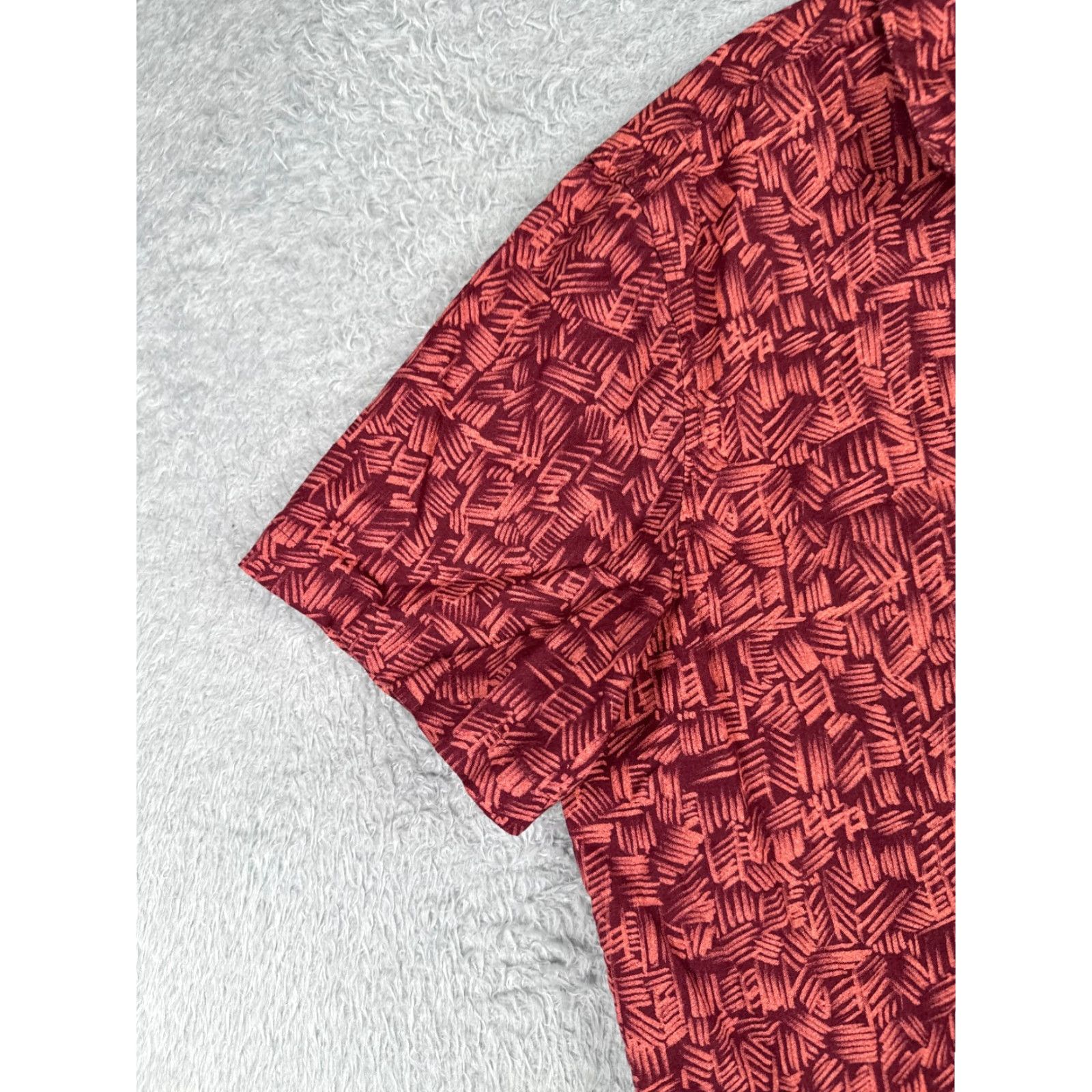 Vintage Abound Shirt Men's Hawaiian Geometric Button-Up Short Sleeve Red Adult Large Rayon Blend Size US L / EU 52-54 / 3 - 3 Thumbnail