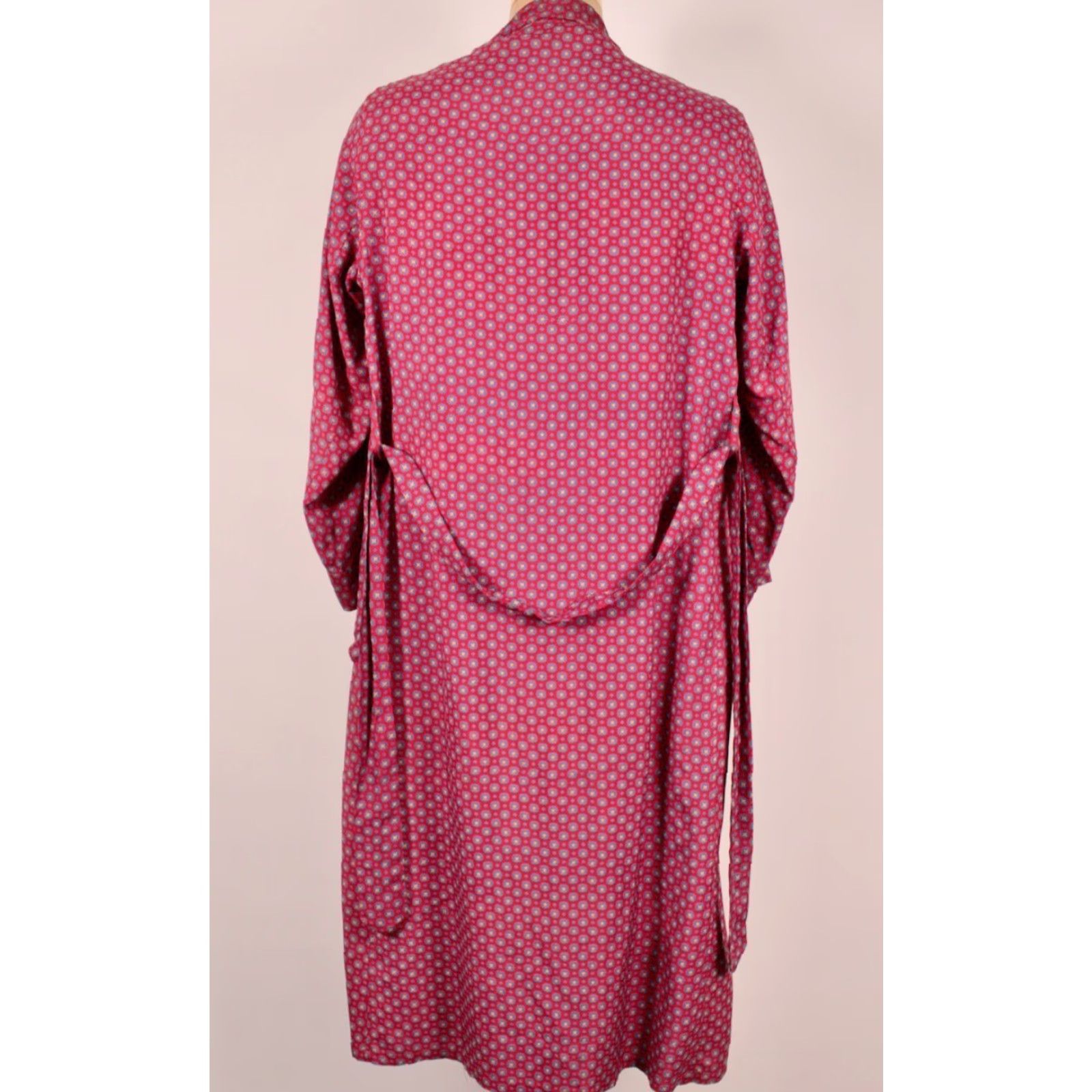 Vintage VTG 50s Robe / Smoking Jacket Shirt Mens M Red Rayon Patterned Vintage Relaxed Fit Sz M 1950s Size US M / EU 48-50 / 2 - 3 Thumbnail