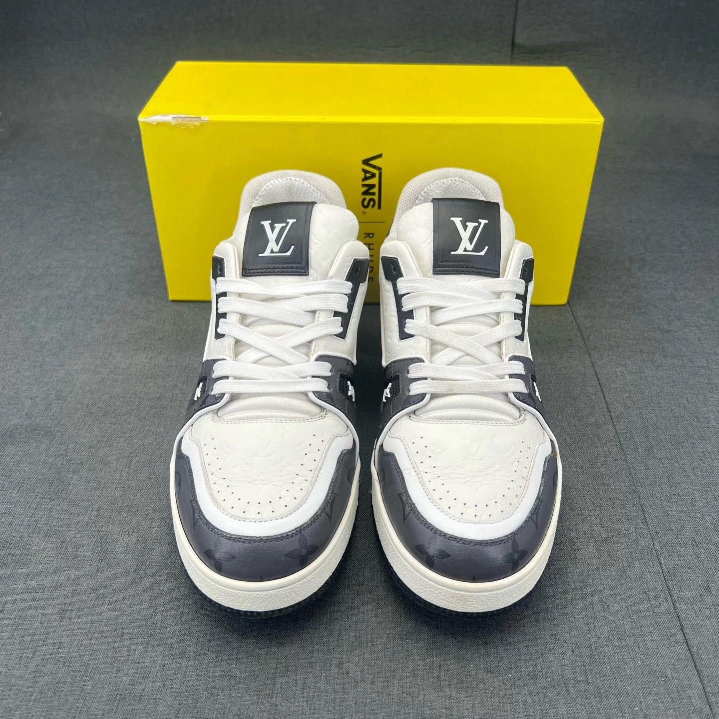 Louis Vuitton LV Trainer Black/White 42US8 Shoetag Worn Lining Repaired Size US 9 / EU 42 - 4 Thumbnail