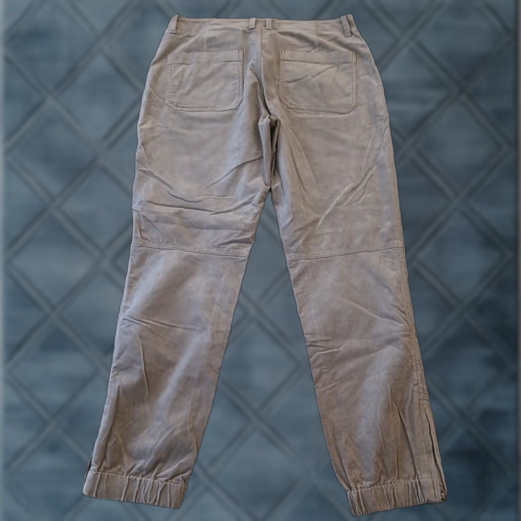 Banana Republic Banana Republic Pants Womens Size 12 Regular Gray Corduroy Ankle Zip Pockets Tapered Inseam 29 in Size 34" / US 12 / IT 48 - 1 Thumbnail