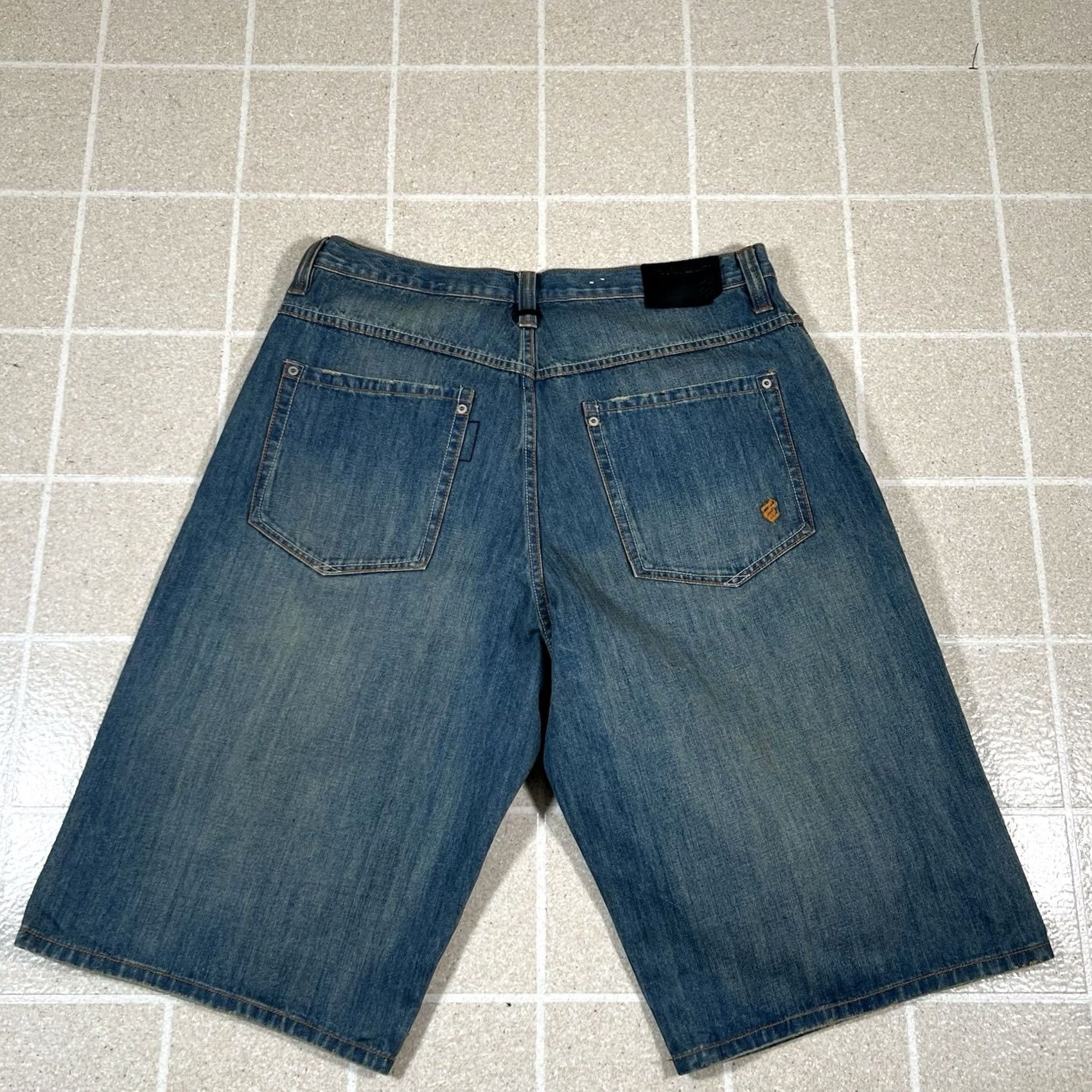 Rocawear VINTAGE Rocawear Shorts Mens 38 Blue Denim Jean Baggy Loose HipHop Rap Skate Y2K Mens Size US 38 / EU 54 - 2 Thumbnail