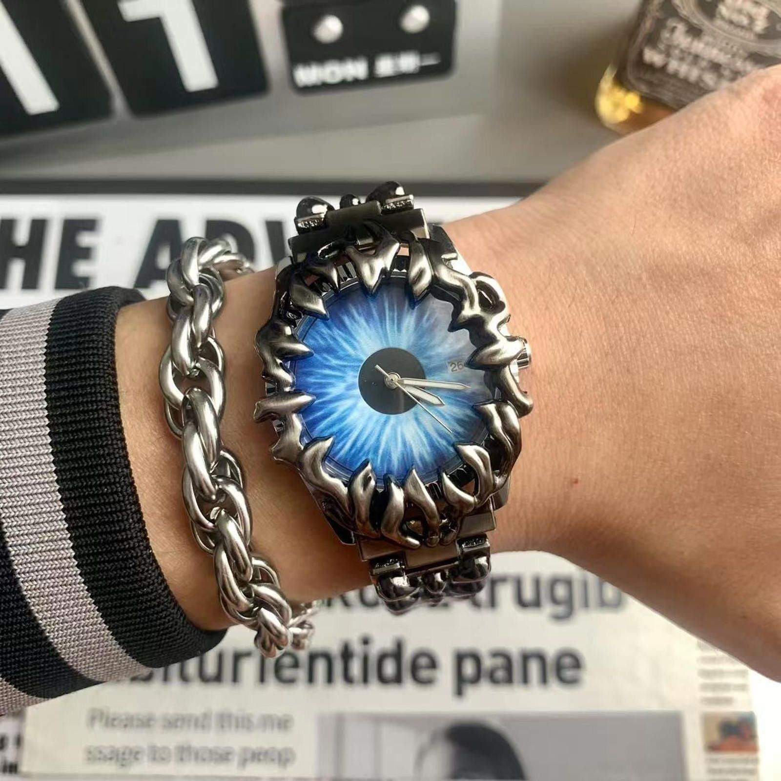 Vintage Demon Eye Claw Watch – Y2K Design Size ONE SIZE - 5 Thumbnail
