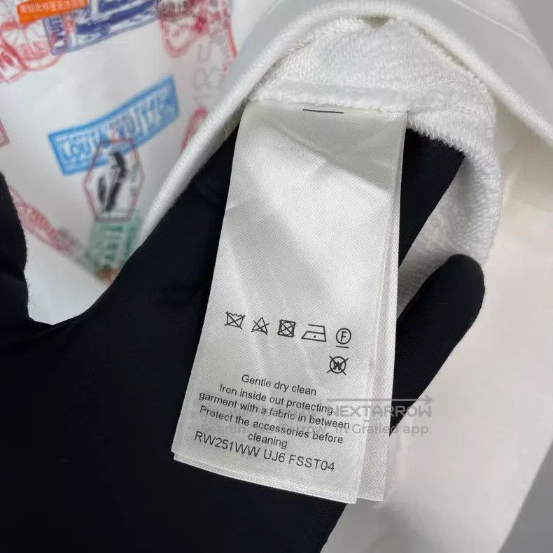 Louis Vuitton Louis Vuitton 25 new white chest rainbow logo sweatshirt Size US XL / EU 56 / 4 - 6 Thumbnail