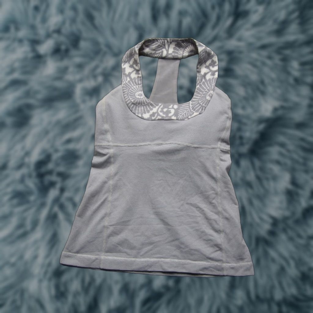 Lululemon Tank Top Womens 4 Gray Patterned Racerback Shelf Bra Athletic Yoga Shirt Sleeveless Camisole Womens in Grey (Size Small)