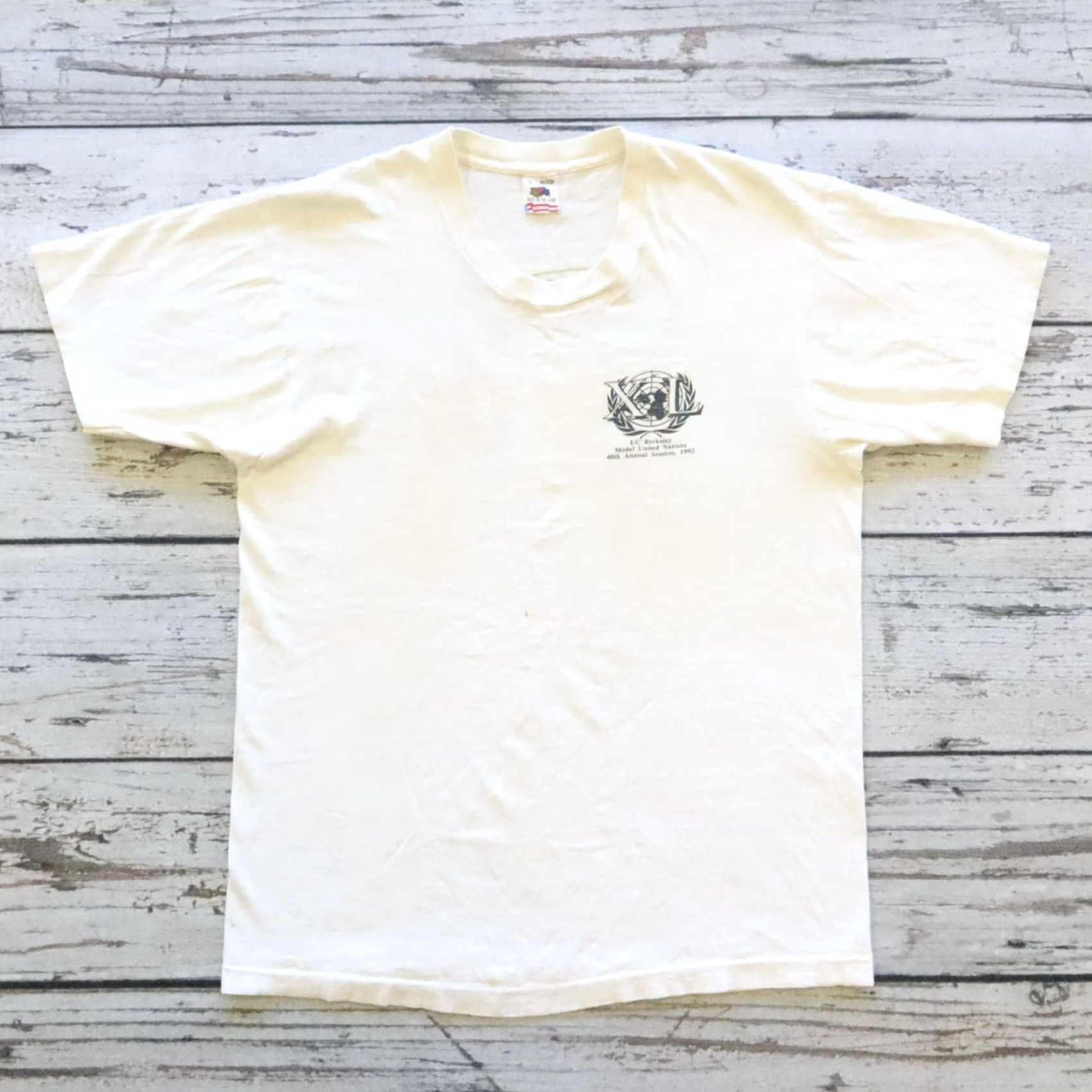 Fruit Of The Loom VINTAGE UC Berkeley Model United Nations Calvin and Hobbes Tshirt Tee Shirt Shirt Mens L White Calvin and Hobbes Tshirt Tee Shirt MUN Berkeley 90s Size US L / EU 52-54 / 3 - 2 Thumbnail