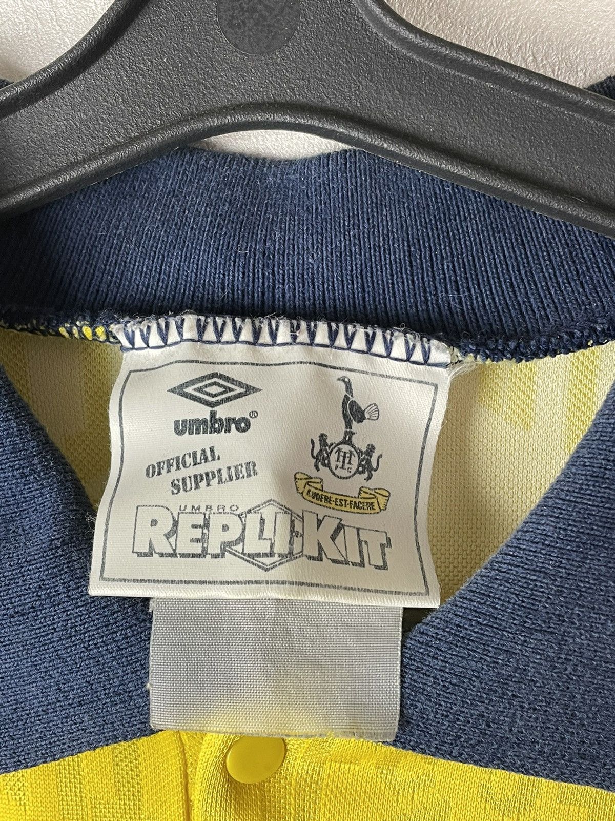 Umbro UMBRO TOTTENHAM HOTSPUR 1991 1995 AWAY SOCCER JERSEY SHIRT Size US L / EU 52-54 / 3 - 5 Thumbnail