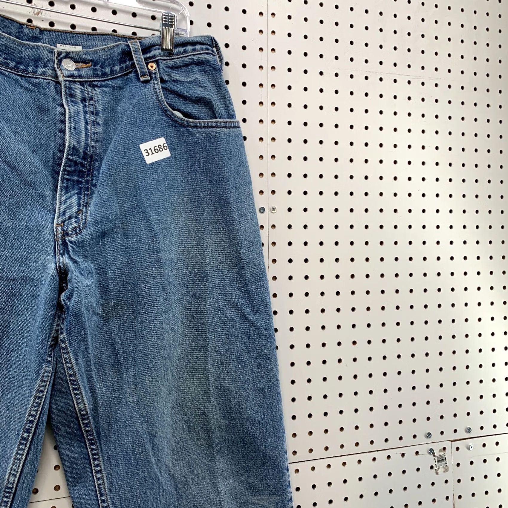 Levi's VINTAGE Levi's 560 Jeans Mens Blue Loose Tapered Fit Distressed 34x33 Size US 42 / EU 58 - 7 Thumbnail