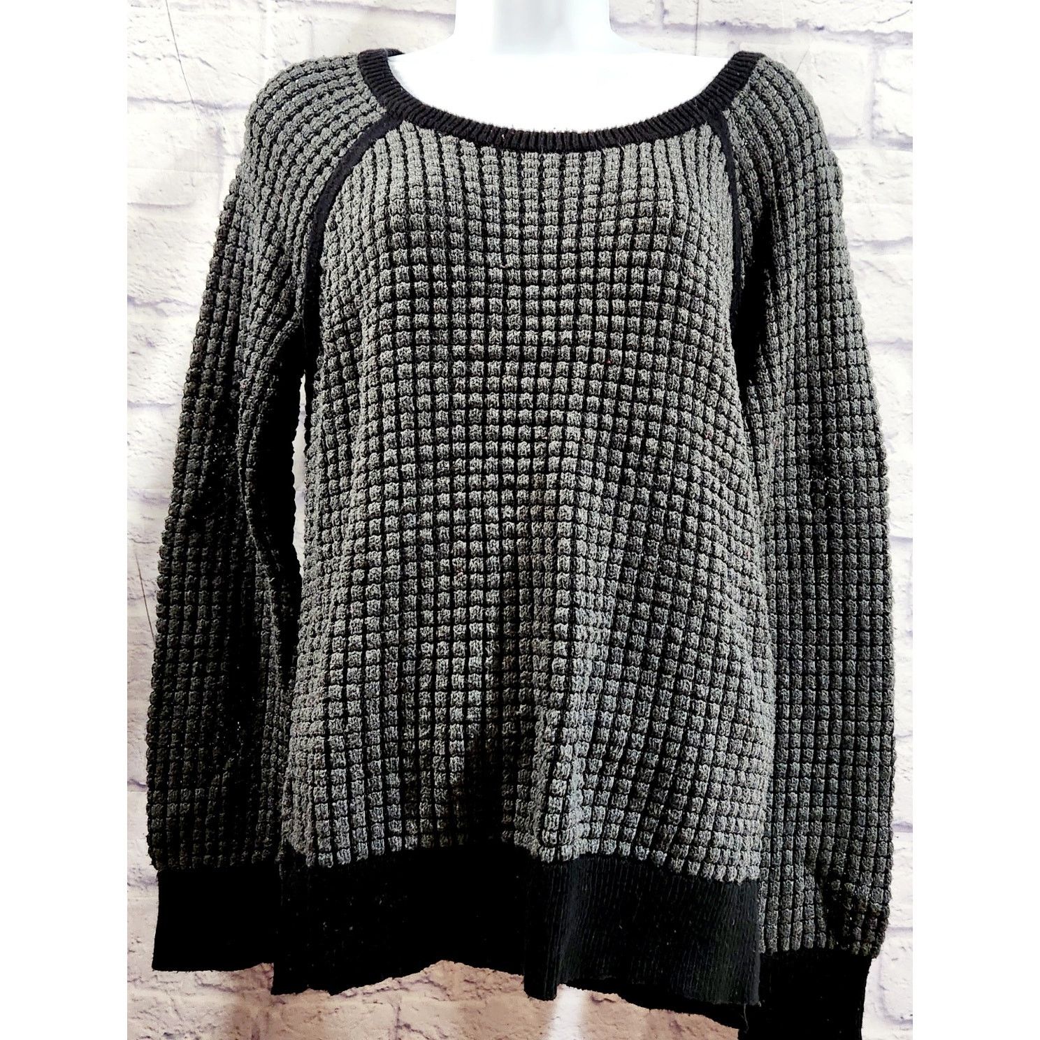 Other a.n.a Gray Knit Black Contrasting Trim Sweater Top Large Size L / US 10 / IT 46 - 1 Thumbnail
