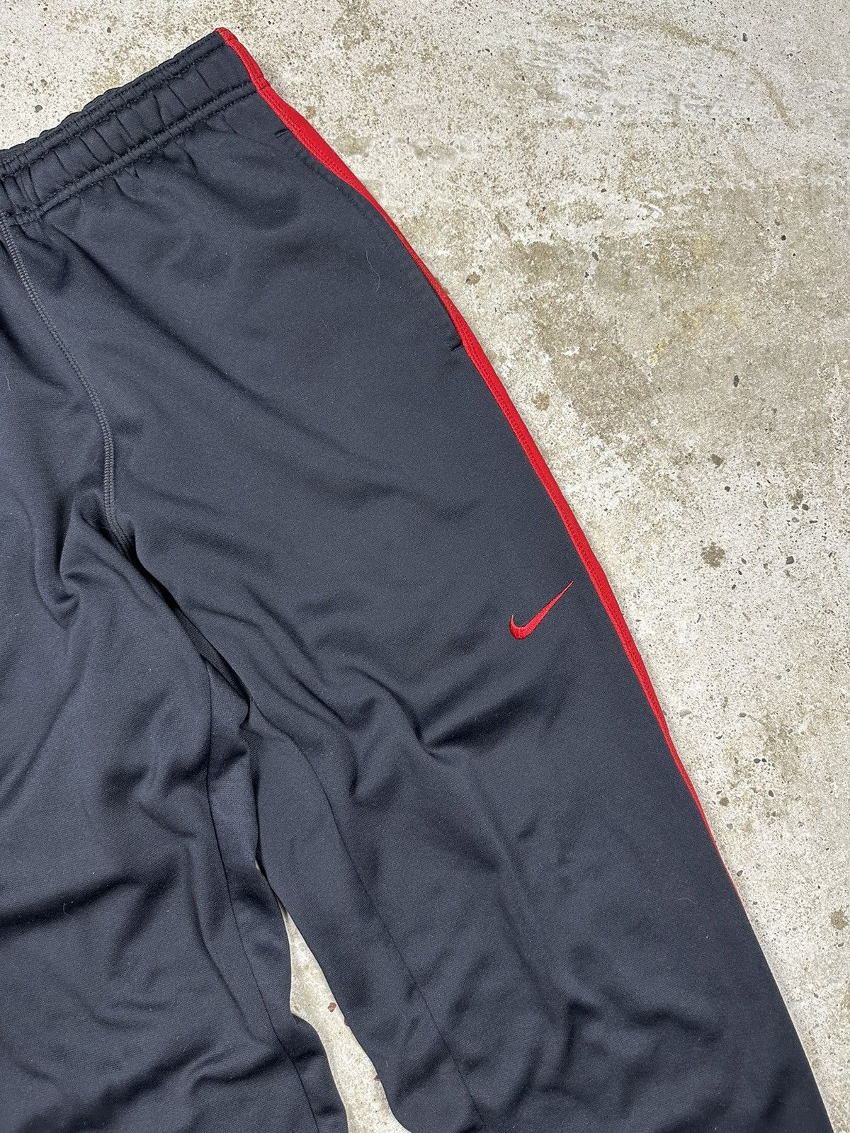 Nike ‼️ Vintage y2k Nike Black Track Pants Swoosh Therma Fit Strip Size US 32 / EU 48 - 4 Thumbnail