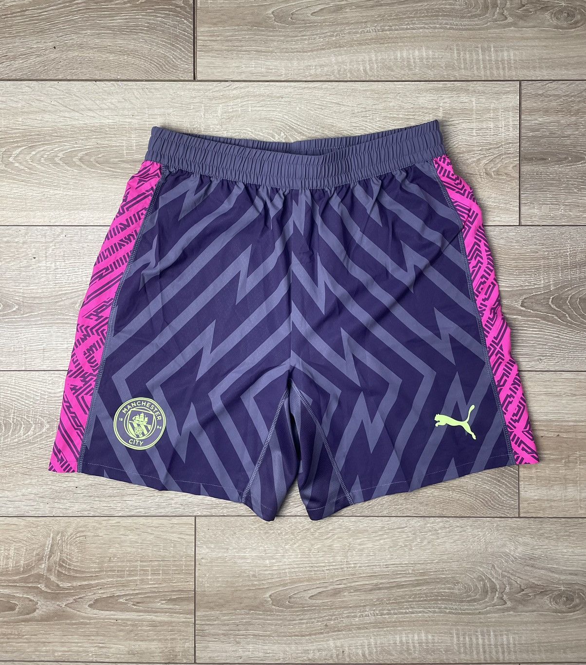 Puma 2022-2023 Man City Goalkeeper Shorts L Men Size US 36 / EU 52 - 1 Thumbnail
