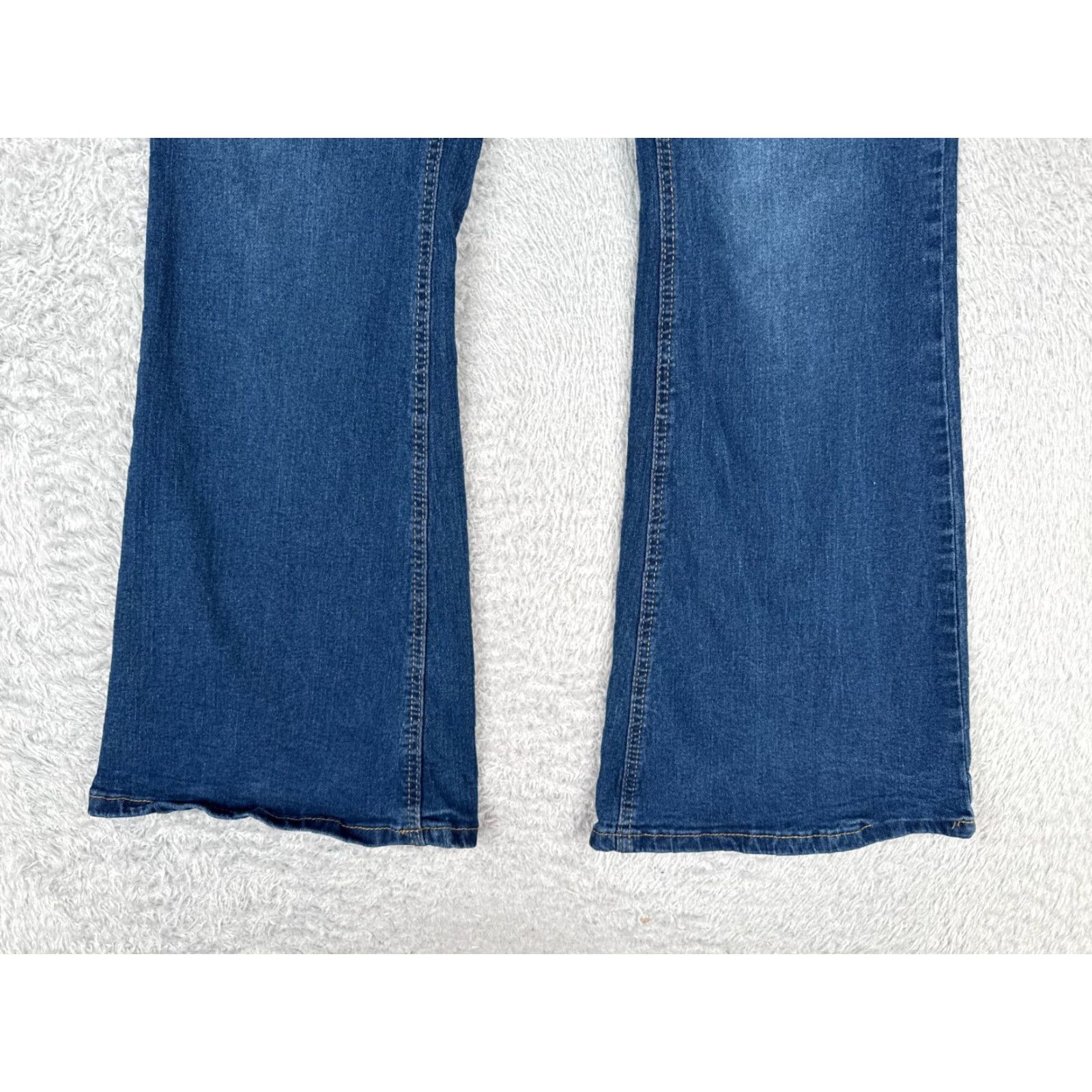 Vintage Womens Jeans 32x30 Blue Denim Flared Mid Rise Cotton Blend Med Wash Size 24" / US 00 / IT 34 - 2 Thumbnail