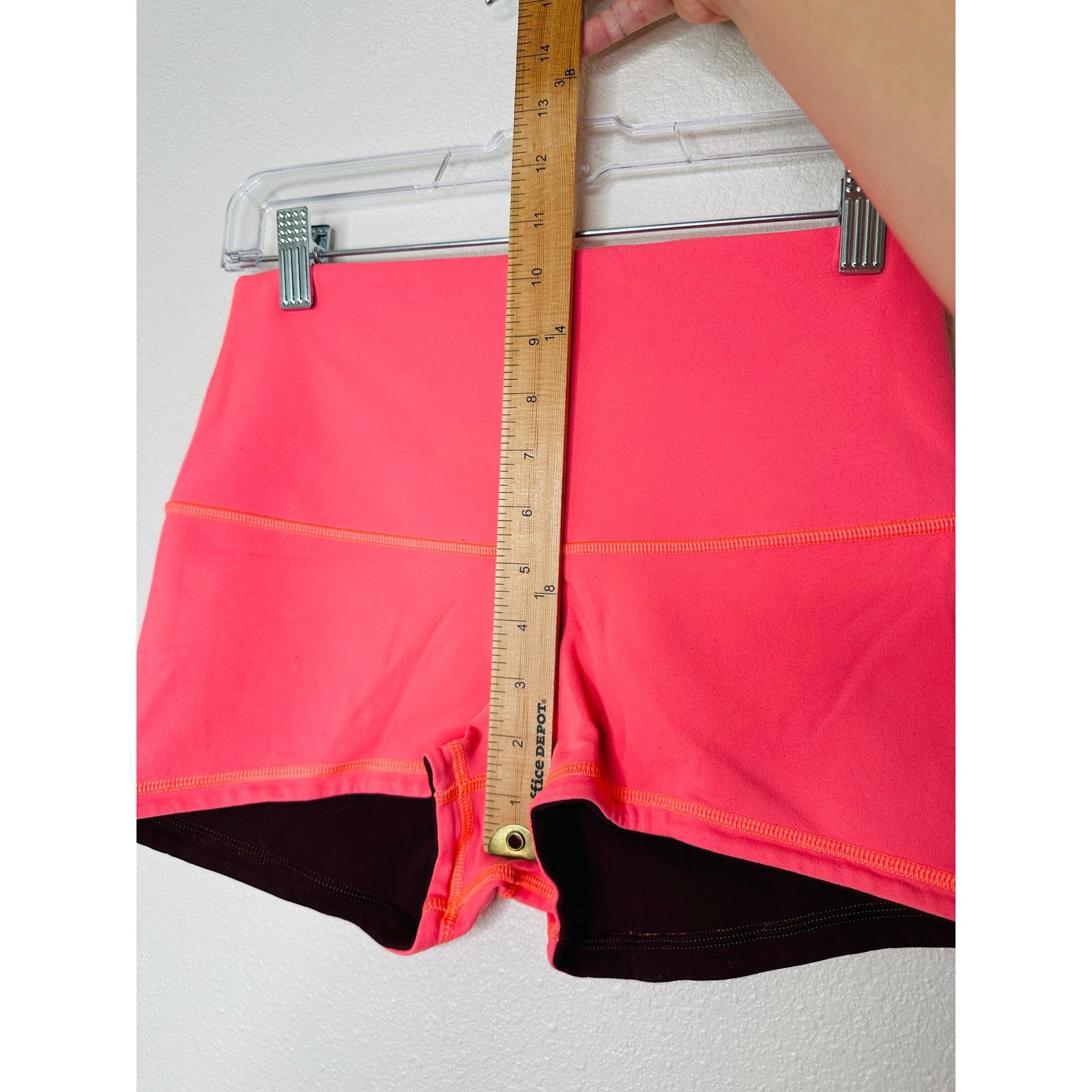 Lululemon Lululemon Peach Reversible Sweat Wicking Boogie Shorts 2 Size 26" / US 2 / IT 38 - 8 Thumbnail