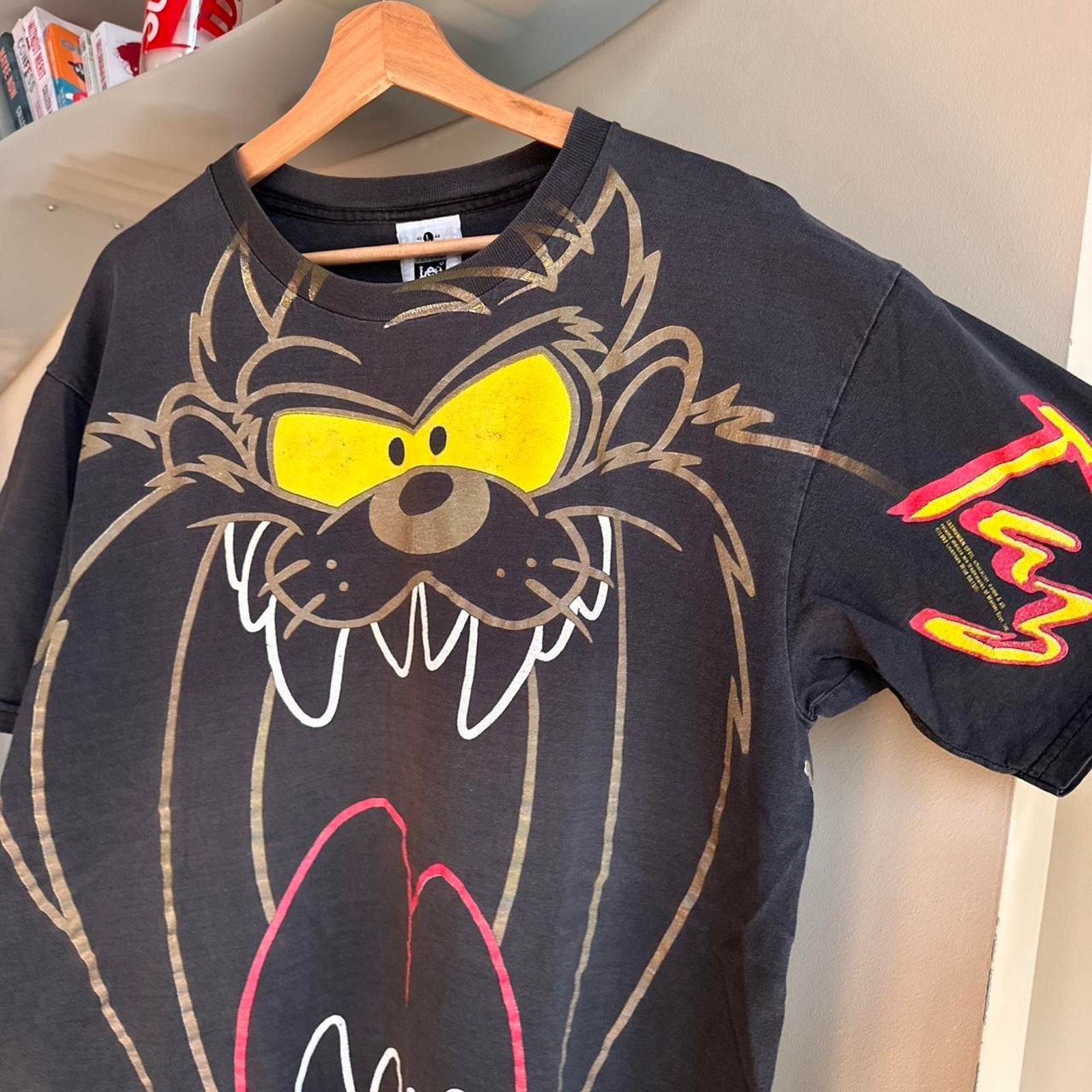 Vintage Vintage 1992 Taz Looney Tunes AOP Shirt SizeL Size US L / EU 52-54 / 3 - 3 Thumbnail