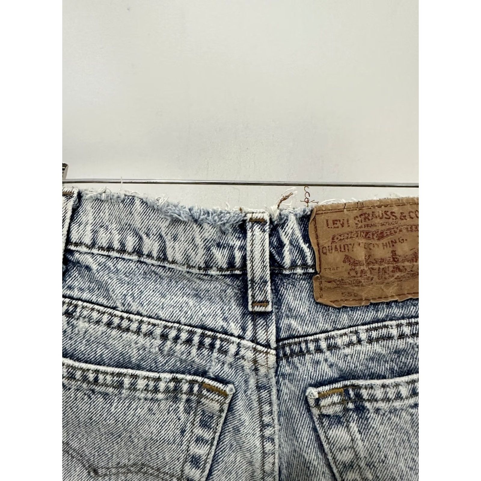 Levi's VTG Levi's 550 Women's Light Wash Booty Denim Shorts Size 28 Booty Cut-Off Distressed Blue Womens Jeans Shorts 28 Size 28" / US 6 / IT 42 - 4 Thumbnail