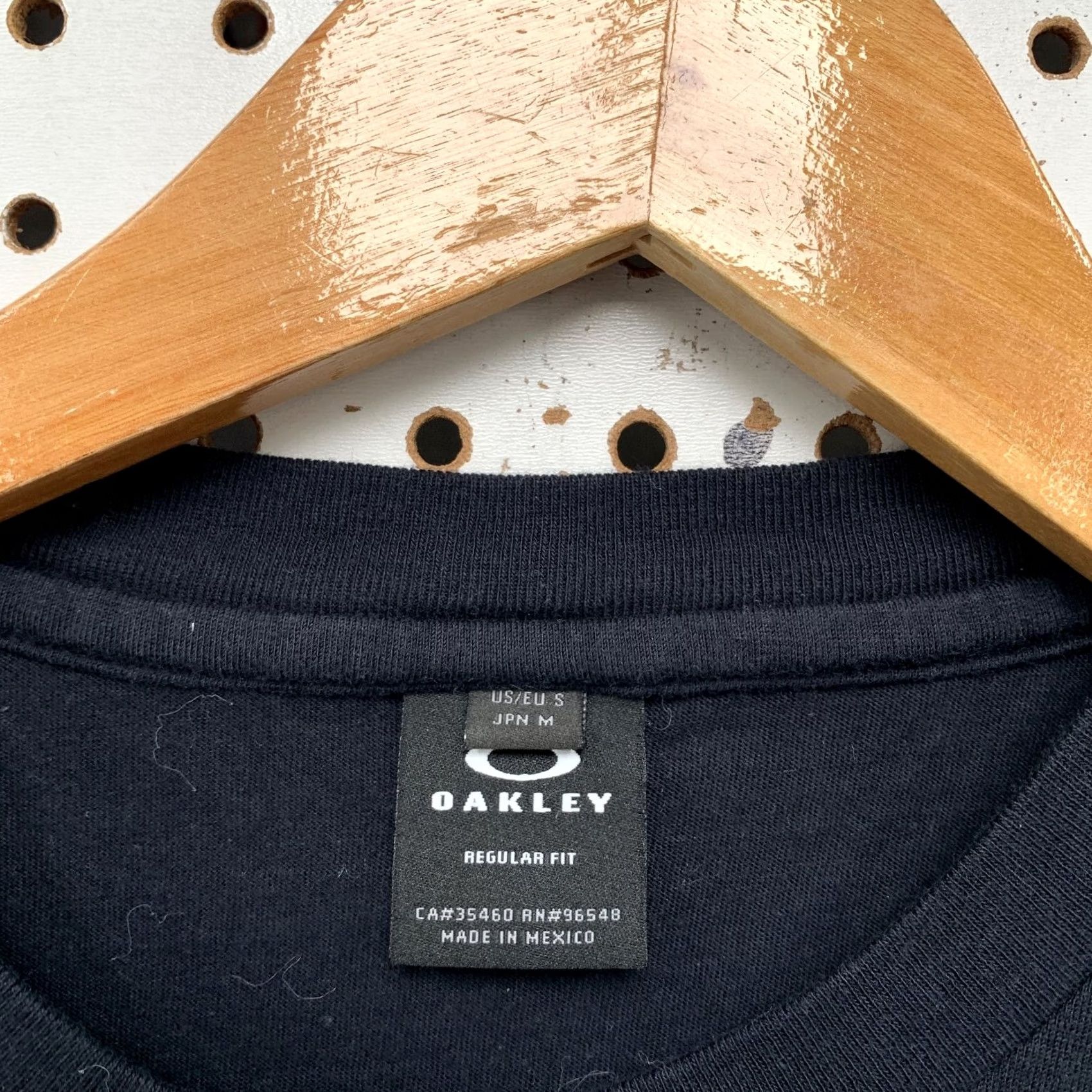 Oakley Oakley T Shirt Mens Small Black Logo Short Sleeve Regular Fit Gorpcore Size US S / EU 44-46 / 1 - 3 Thumbnail