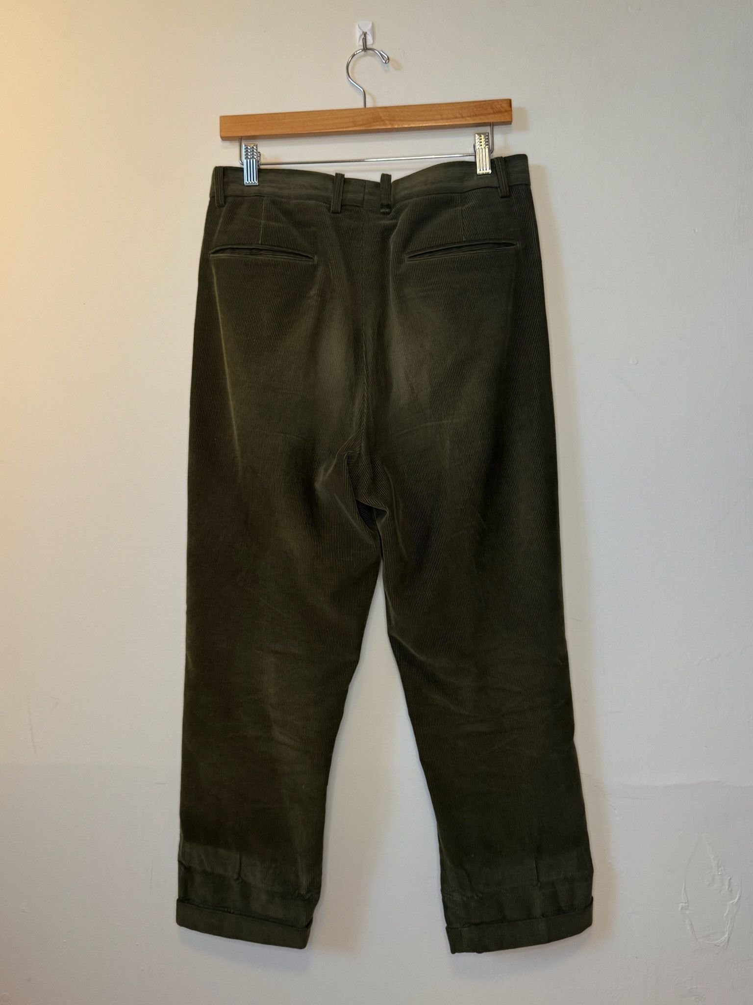 Olive Olive Brand Green Corduroy Pleated Trousers (30x25) Size US 30 / EU 46 - 2 Thumbnail
