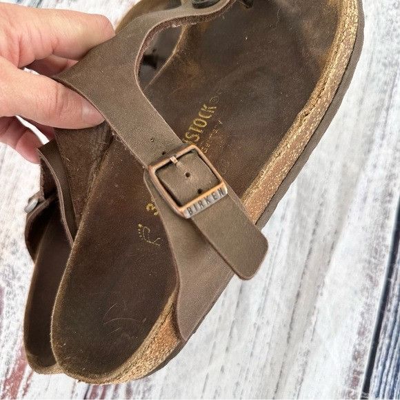 Birkenstock Birkenstock Women's Gizeh Brown Birko-Flor Sandals Size US 7 / IT 37 - 5 Thumbnail
