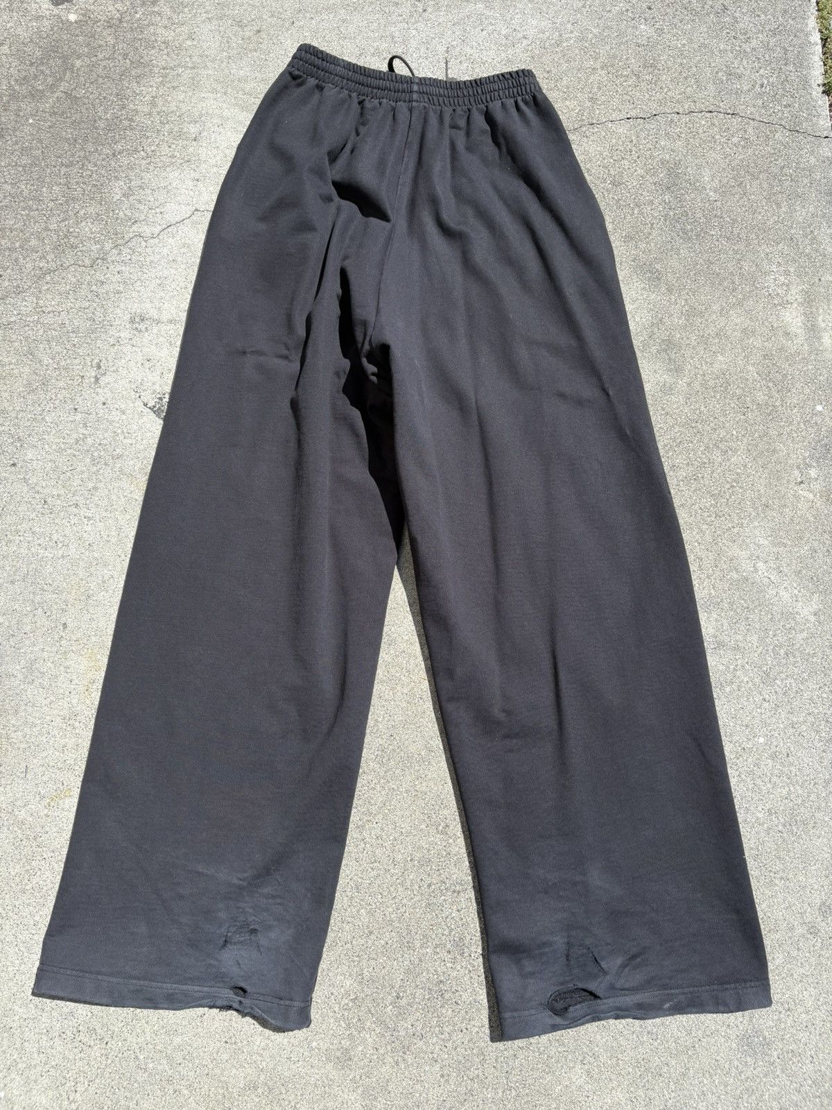 Balenciaga Balenciaga Baggy Sweatpants Size US 30 / EU 46 - 2 Thumbnail