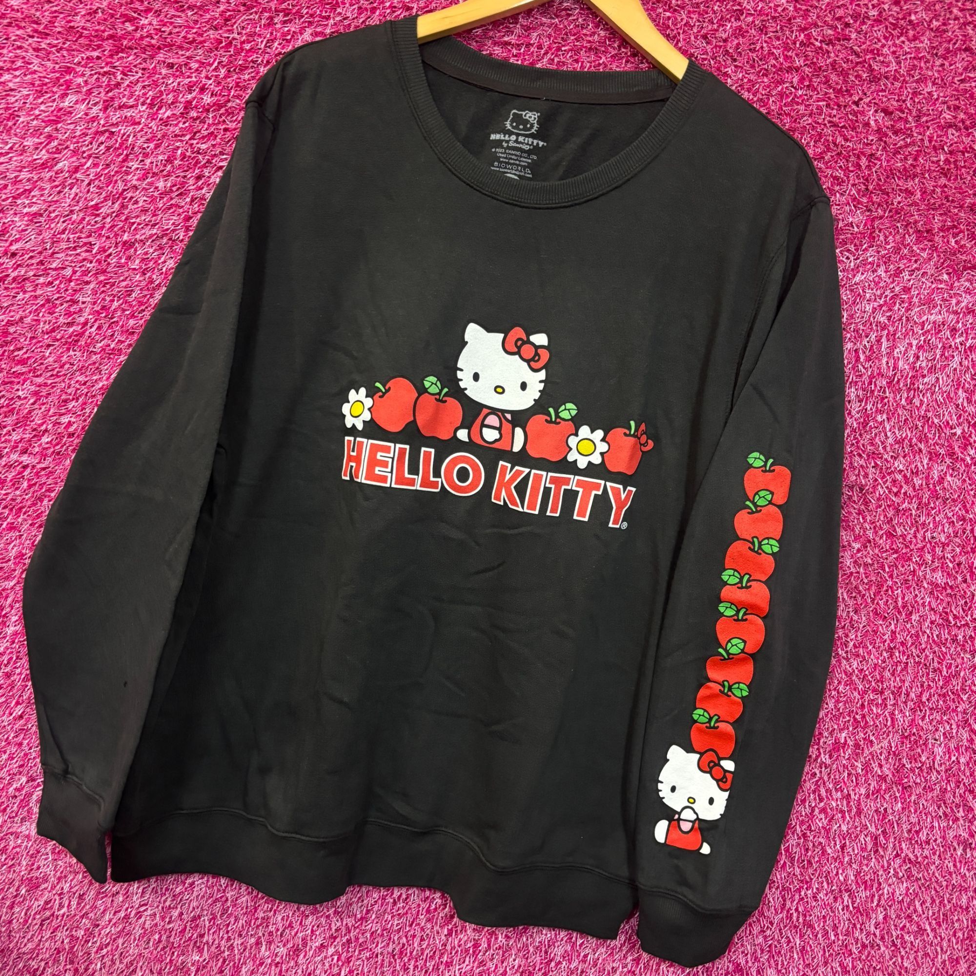 Other Hello Kitty Red Apples & Daisies Sanrio Kawaii Crewneck XL Size XL / US 12-14 / IT 48-50 - 3 Thumbnail
