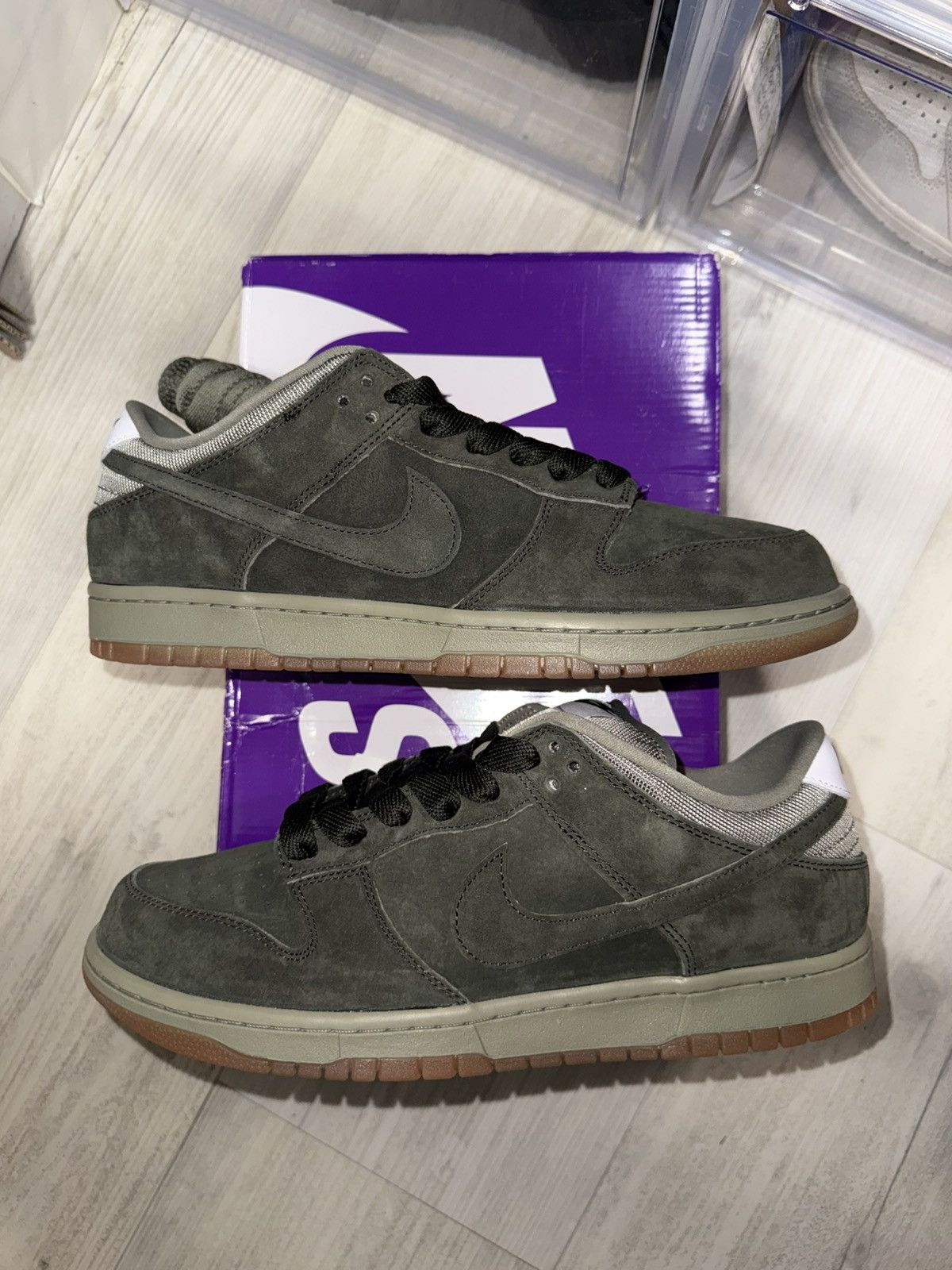 Nike SB Nike SB Dunk Low Pro B Sequoia Size US 12 / EU 45 - 2 Thumbnail