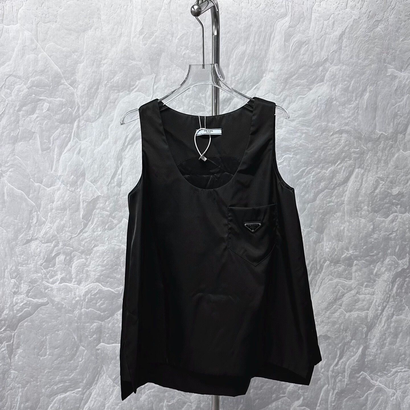 Prada prada black sleeveless top with pocket Size M / US 6-8 / IT 42-44 - 1 Thumbnail