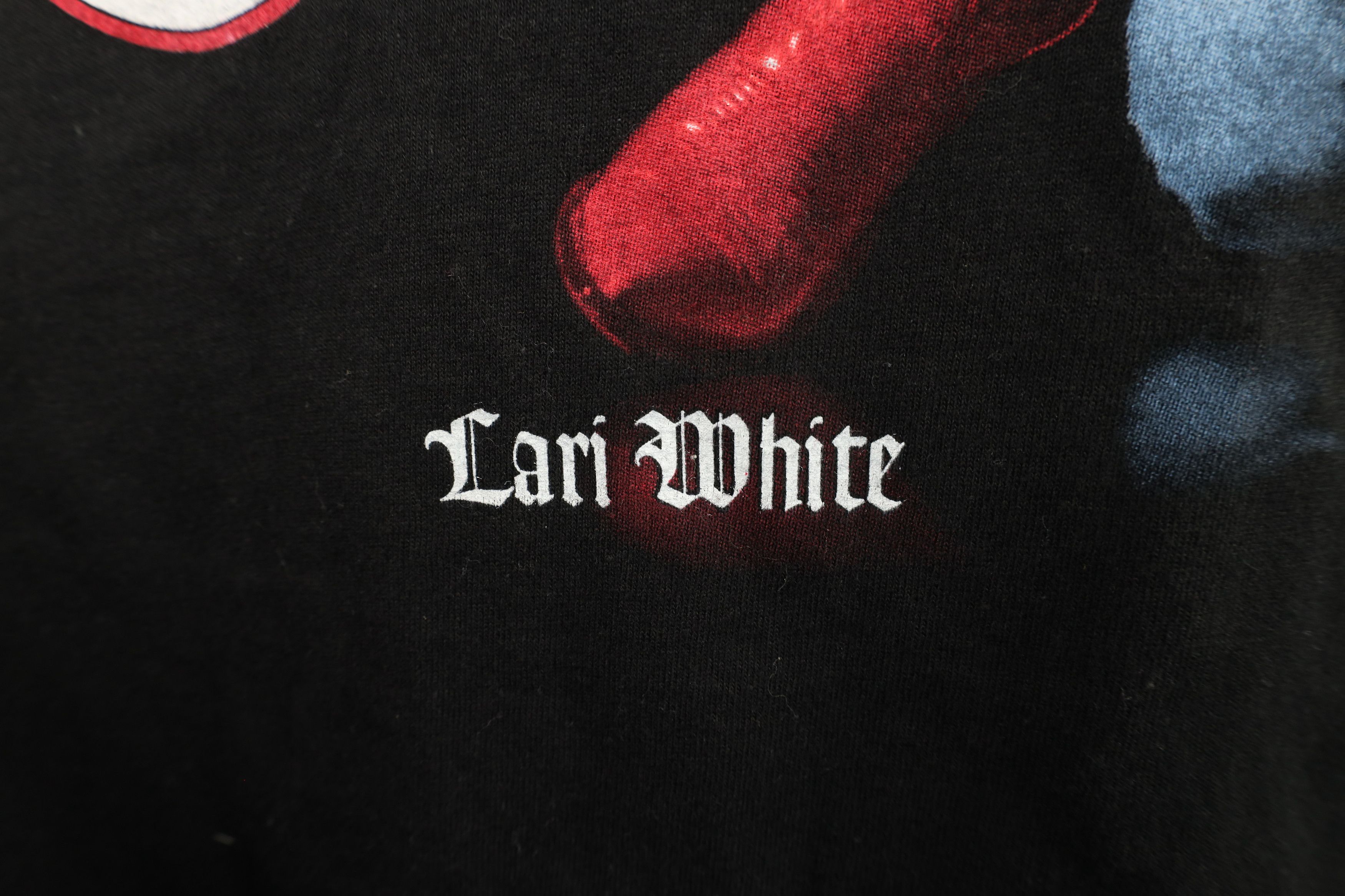 Vintage Vintage 90s Not Into Temptation Lari White Band T-Shirt USA Size US L / EU 52-54 / 3 - 5 Thumbnail