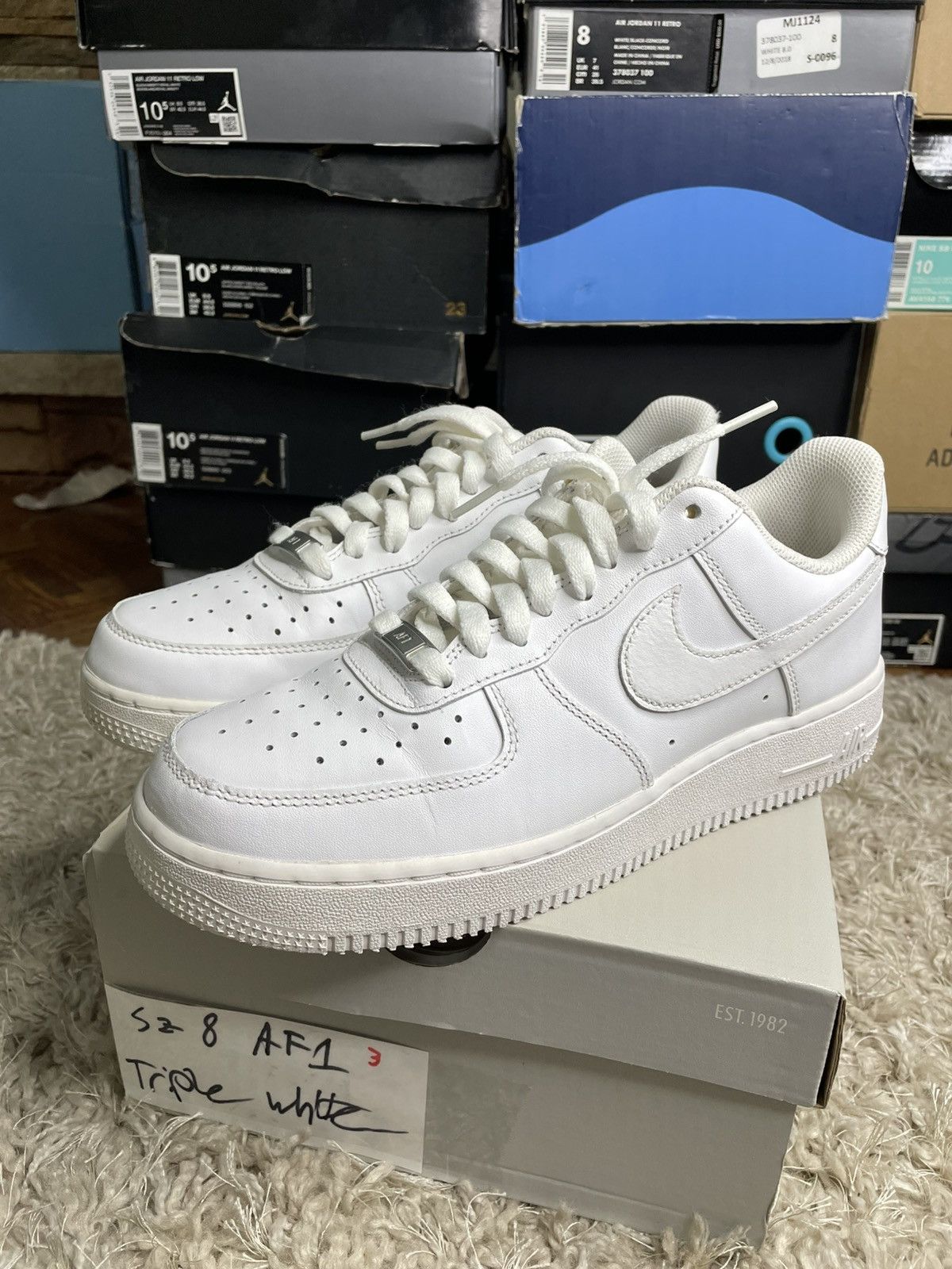 Nike Air Force 1 Triple White Size US 8 / EU 41 - 1 Thumbnail