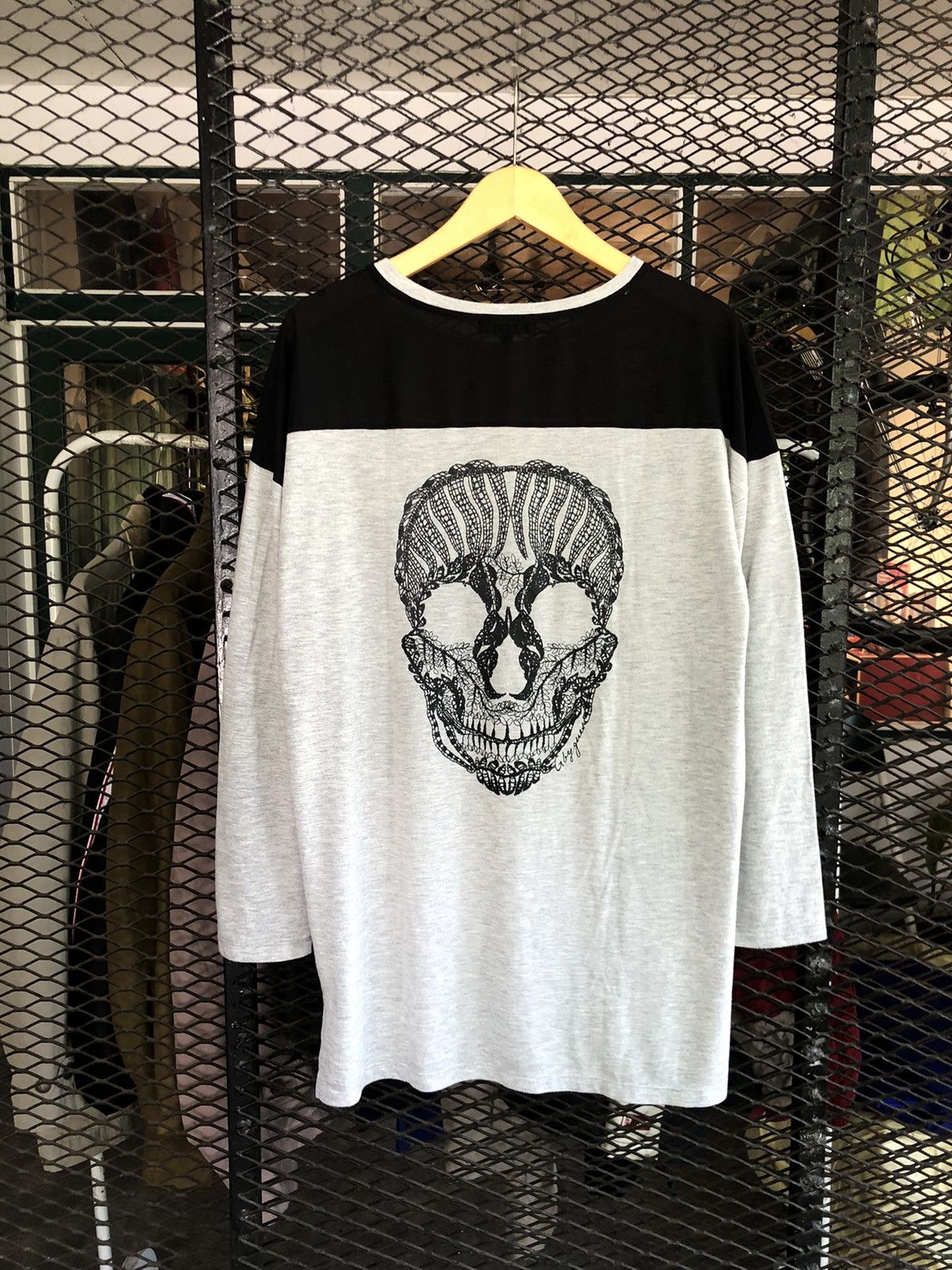 Guess GUESS SKULL LONG SLEEVE LGBSTYLE Size US L / EU 52-54 / 3 - 1 Thumbnail