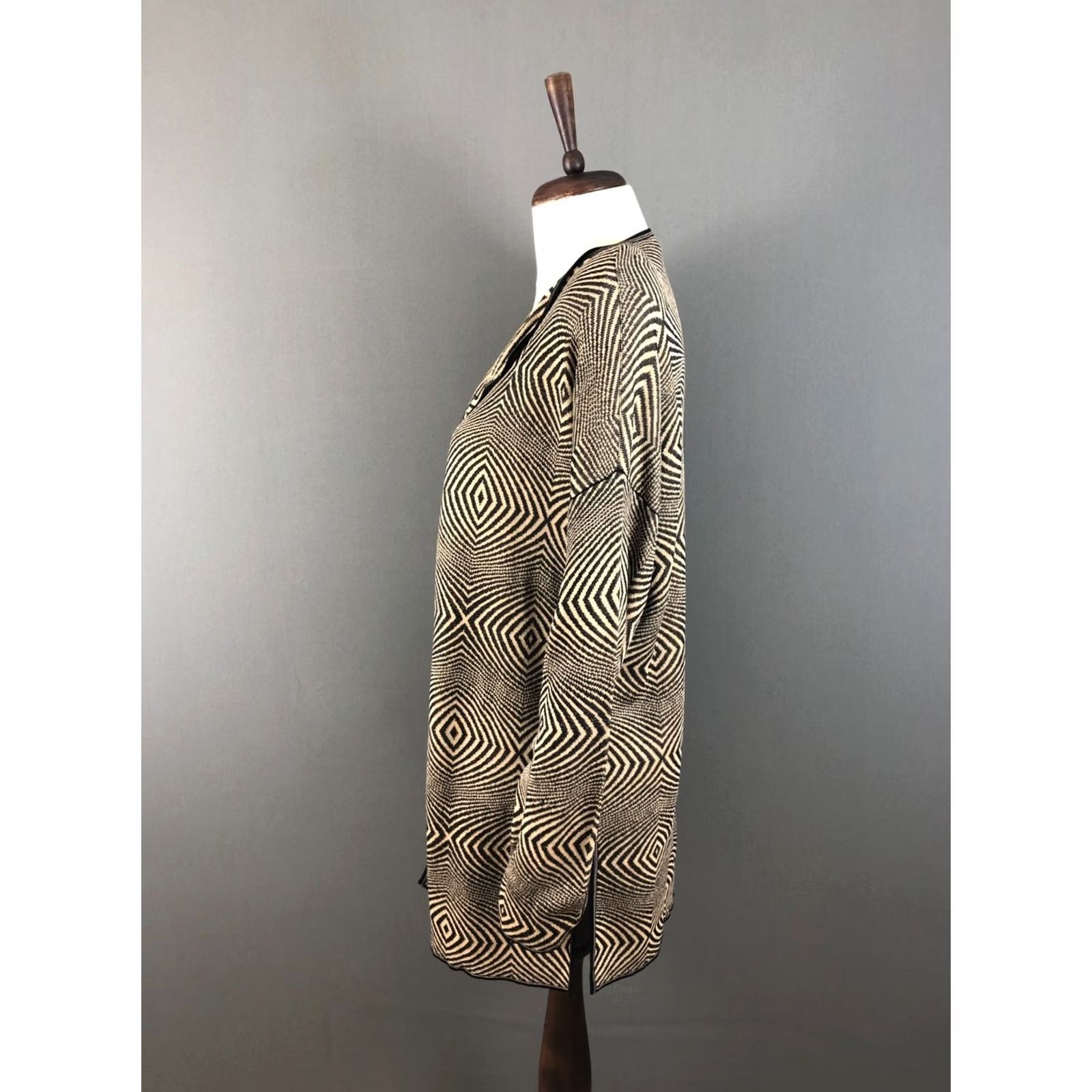 Escada ESCADA Cardigan Women Beige Size 42 Rayon Patterned Geometric Size M / US 6-8 / IT 42-44 - 2 Thumbnail